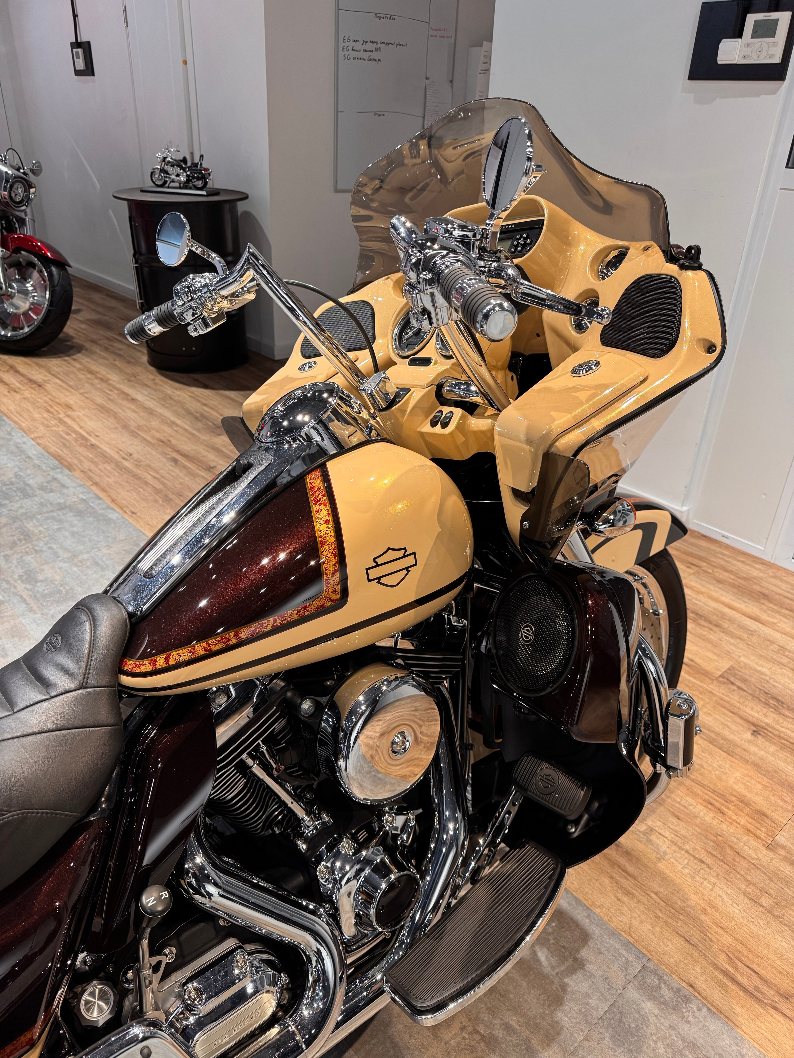 Продажа мотоцикла Harley-Davidson Road Glide Ultra 103 (Touring)— купить мотоцикл. Hello Davidson, Москва. Только хорошие мотоциклы…