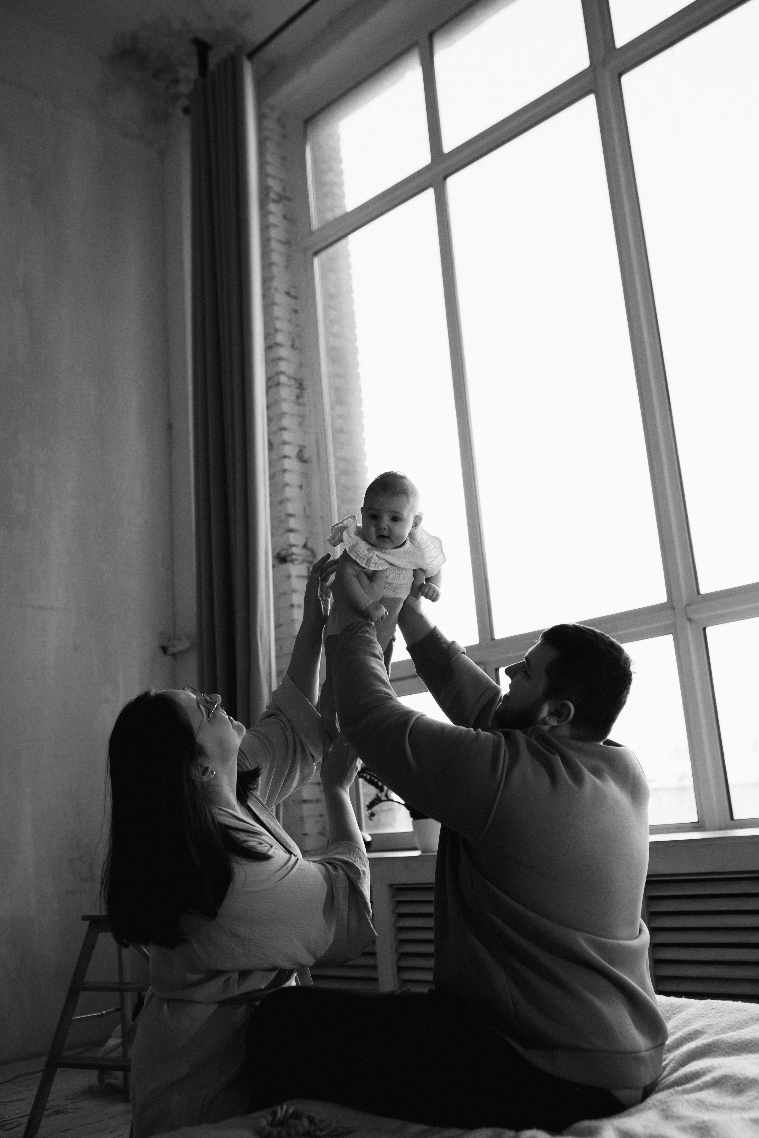 Семейная фотосъемка новорожденной. Фотограф Крещения и Венчания в Москве