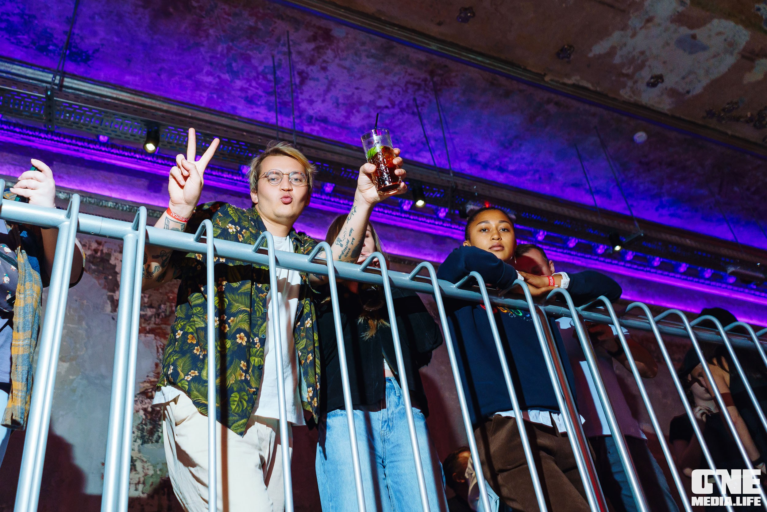 Фоторепортаж из клуба UNIVERSAL. One Media Life: фоторепортажи, фотоотчеты с мероприятий и заведений