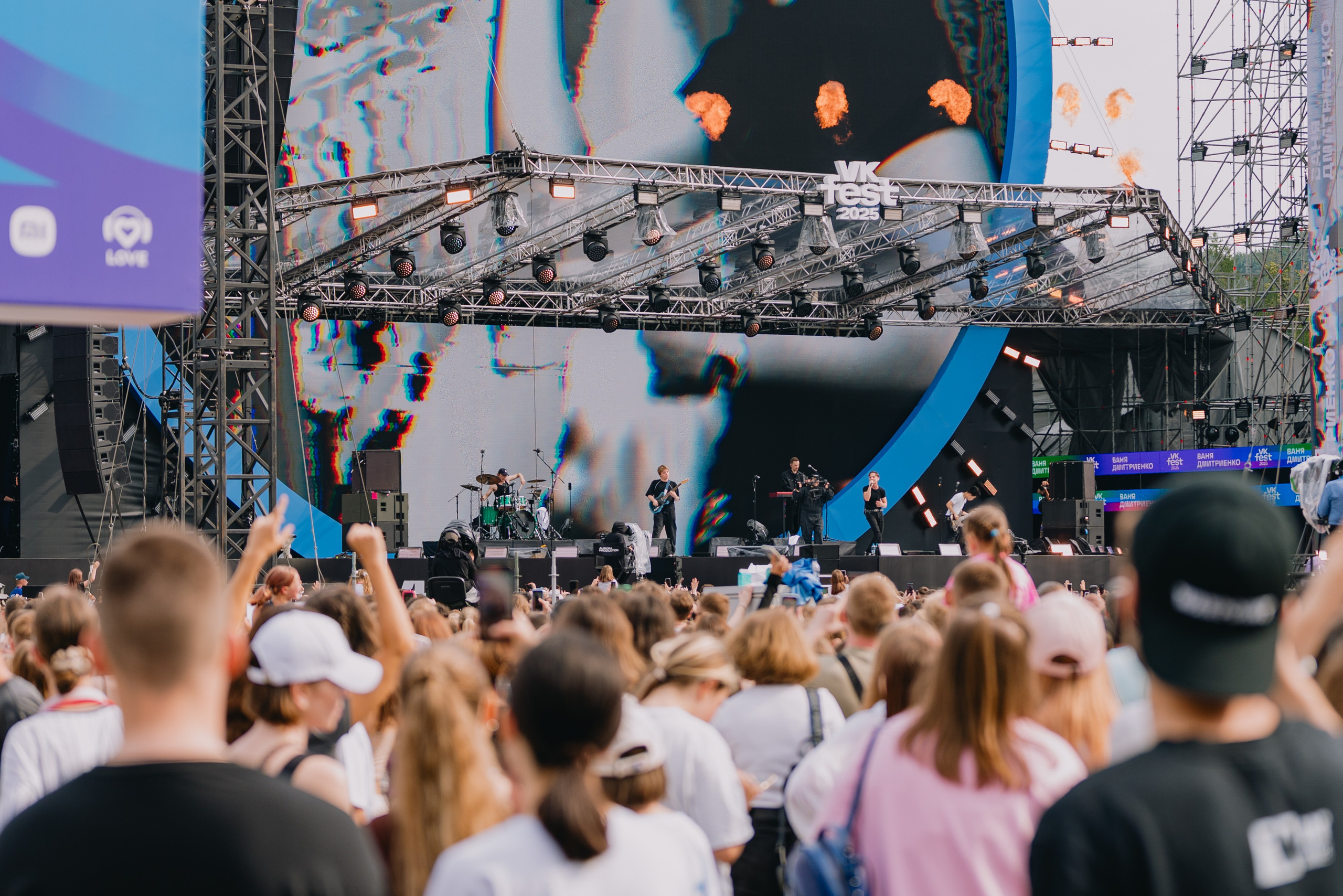 VK Fest 2025. Репортажный фотограф в Москве Измалков Артем