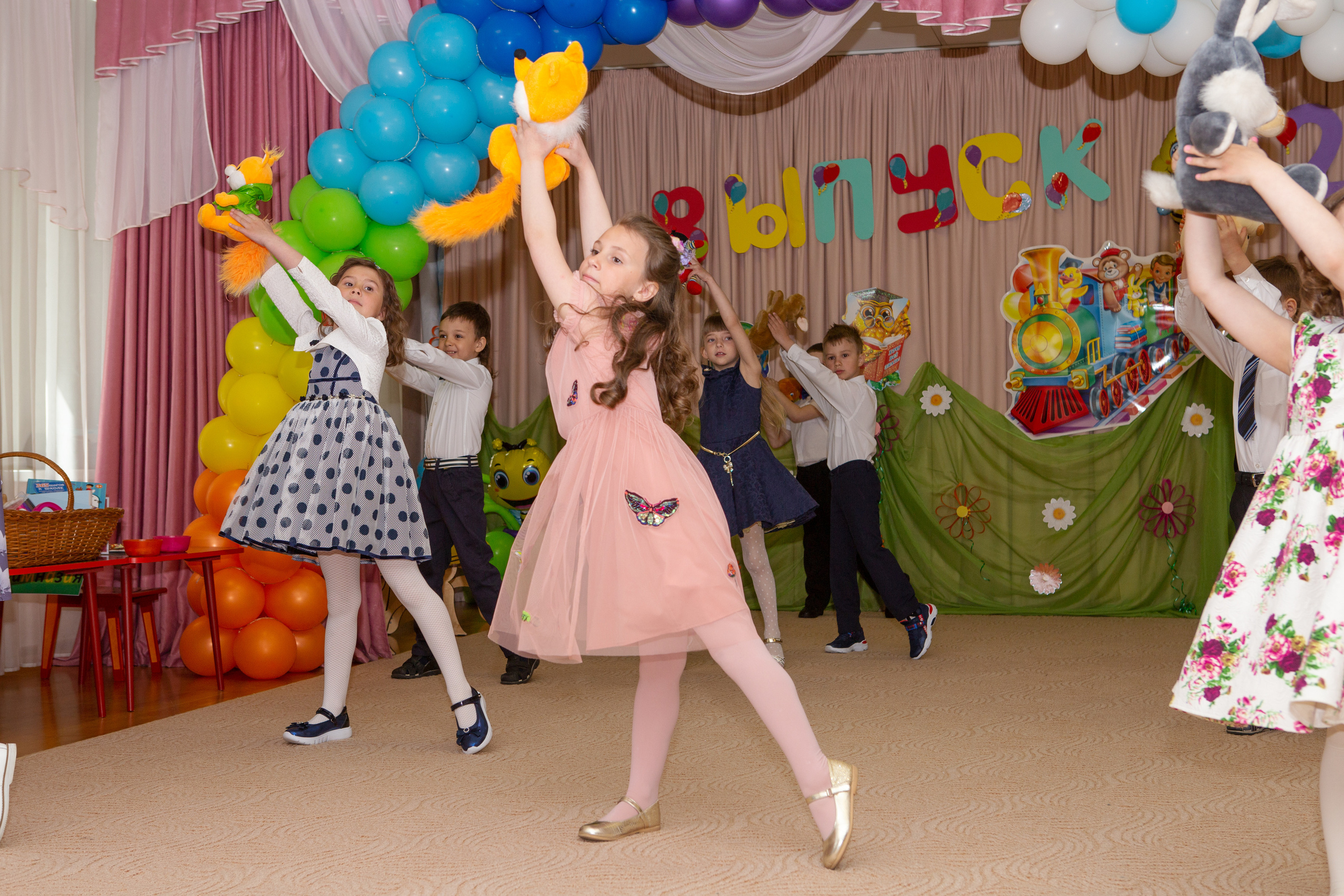 — Детские праздники. Выпускные альбомы для школ и детских садов