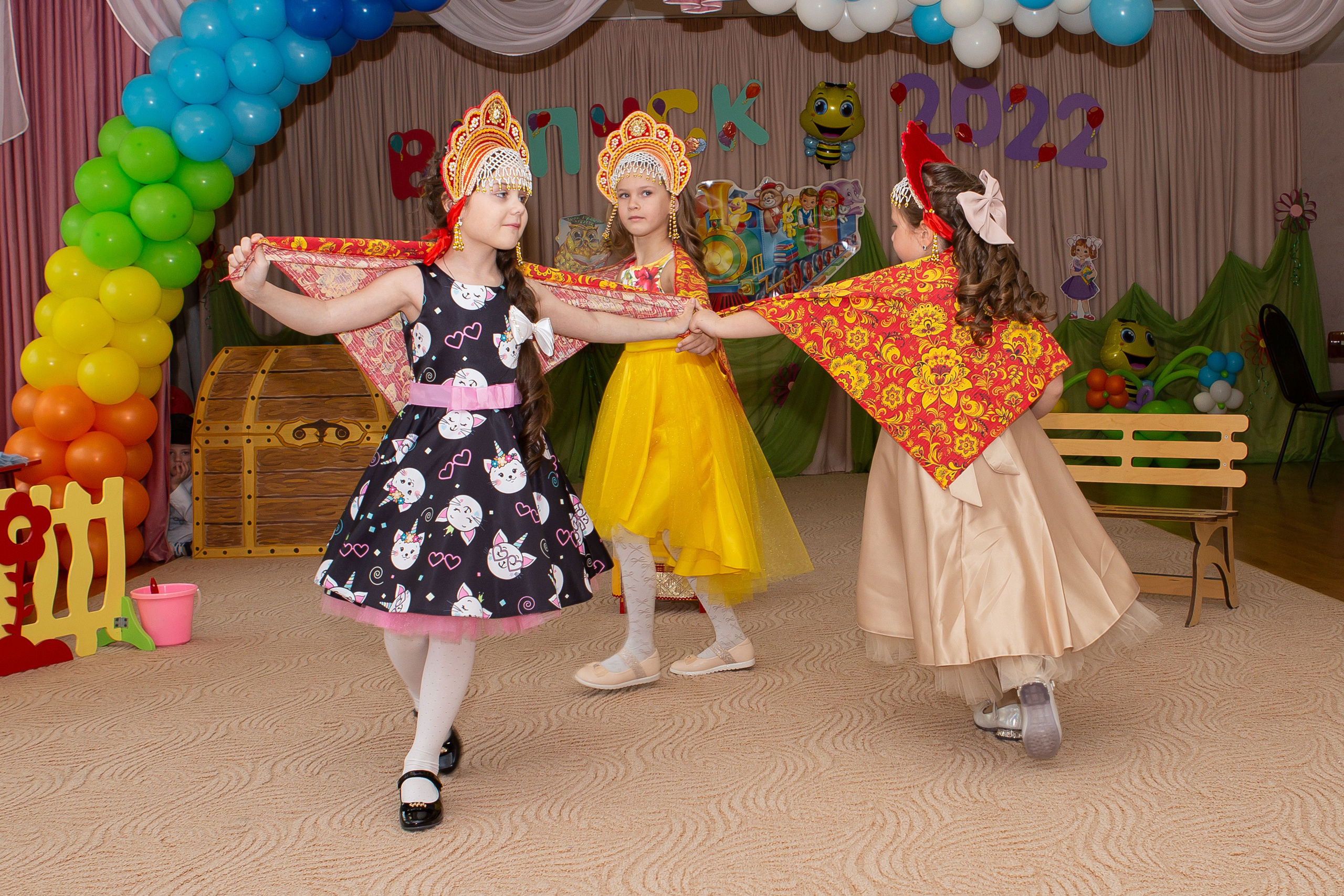 — Детские праздники. Выпускные альбомы для школ и детских садов