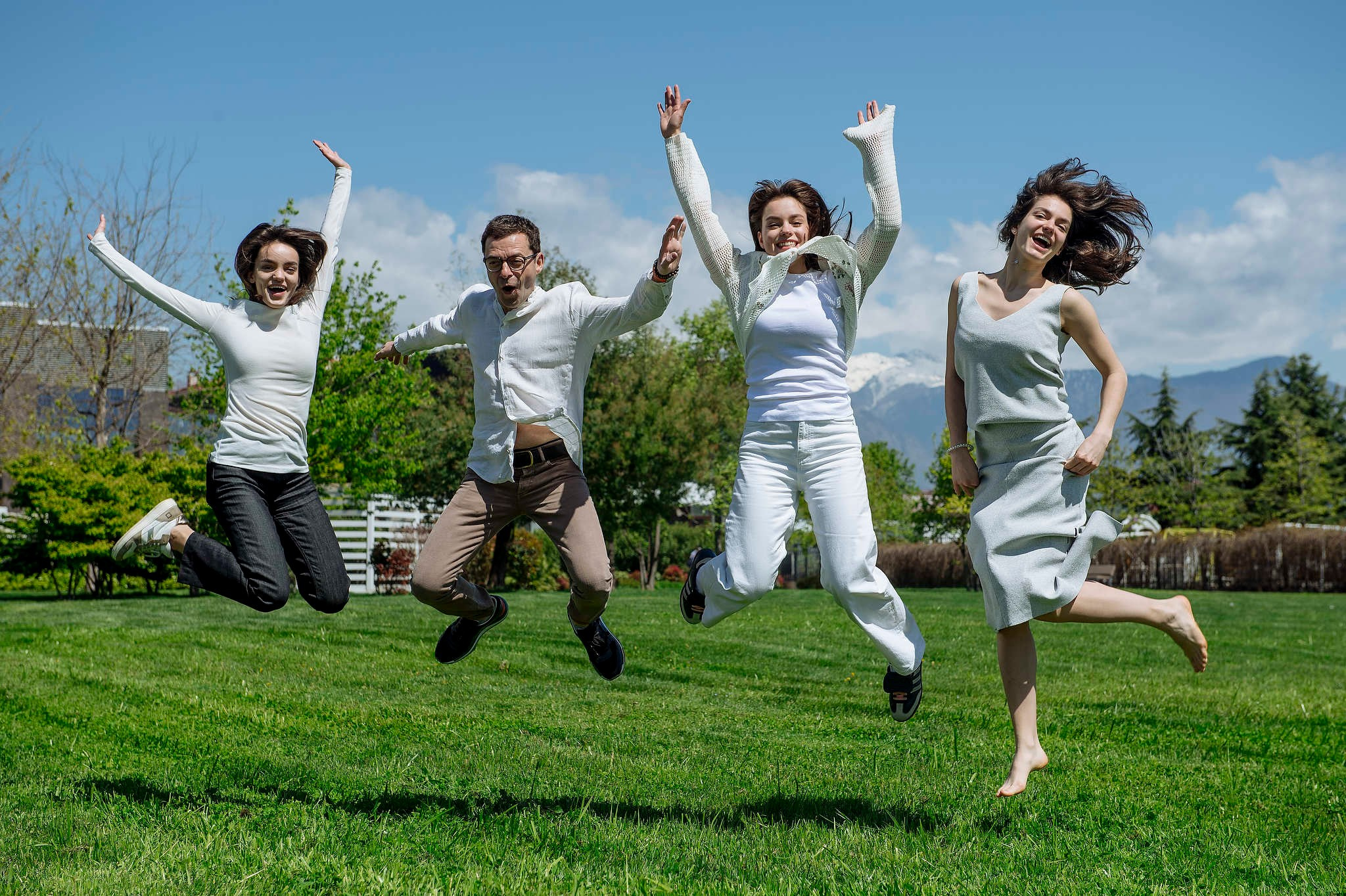 Частная фотосессия. Евгений, Анна, Ольга и Наталья. Сочи. Апрель 2025. Репортажный фотограф в Сочи — Михаил Мордасов