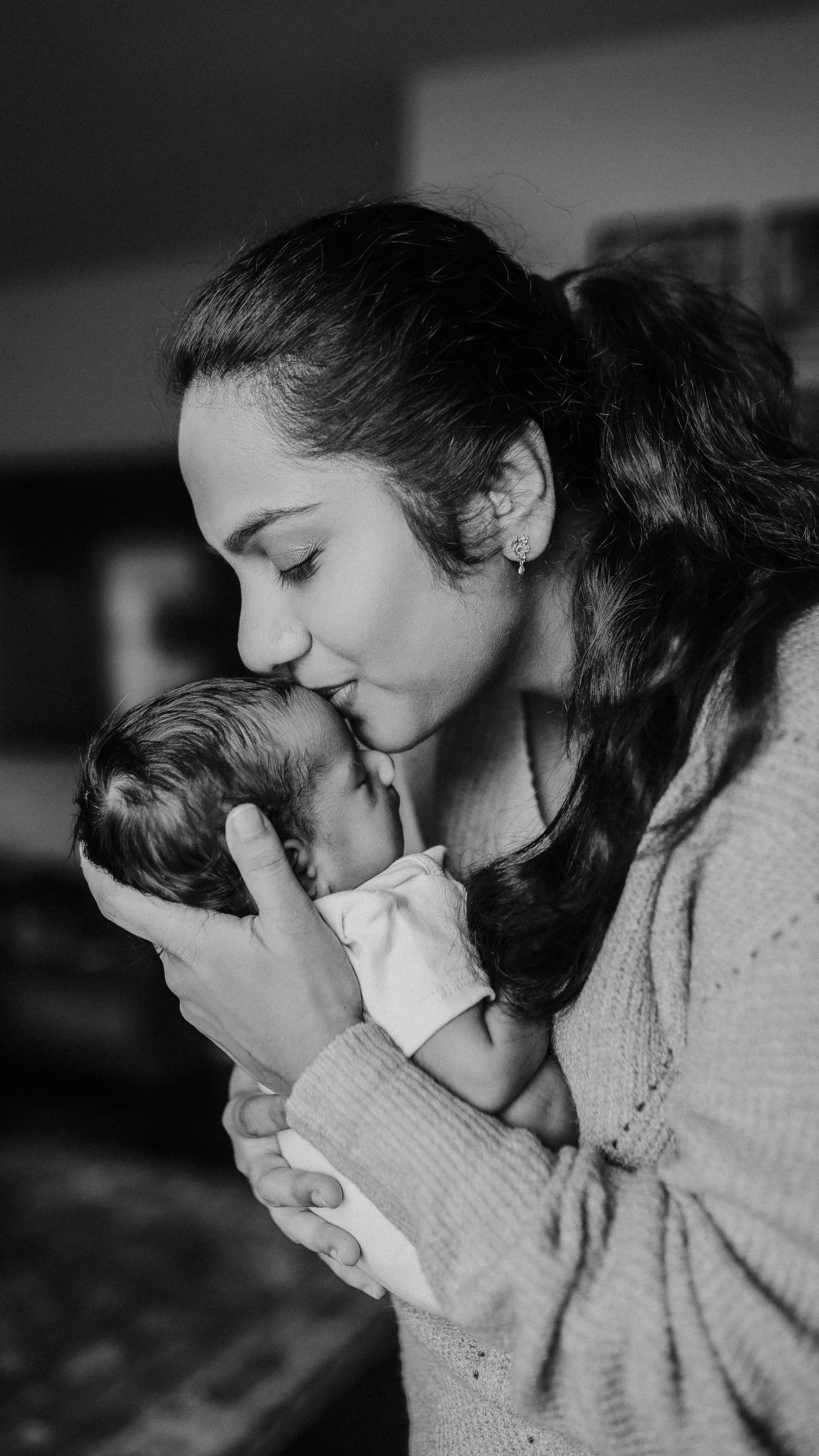 Heartfelt family memories — cozy newborn session