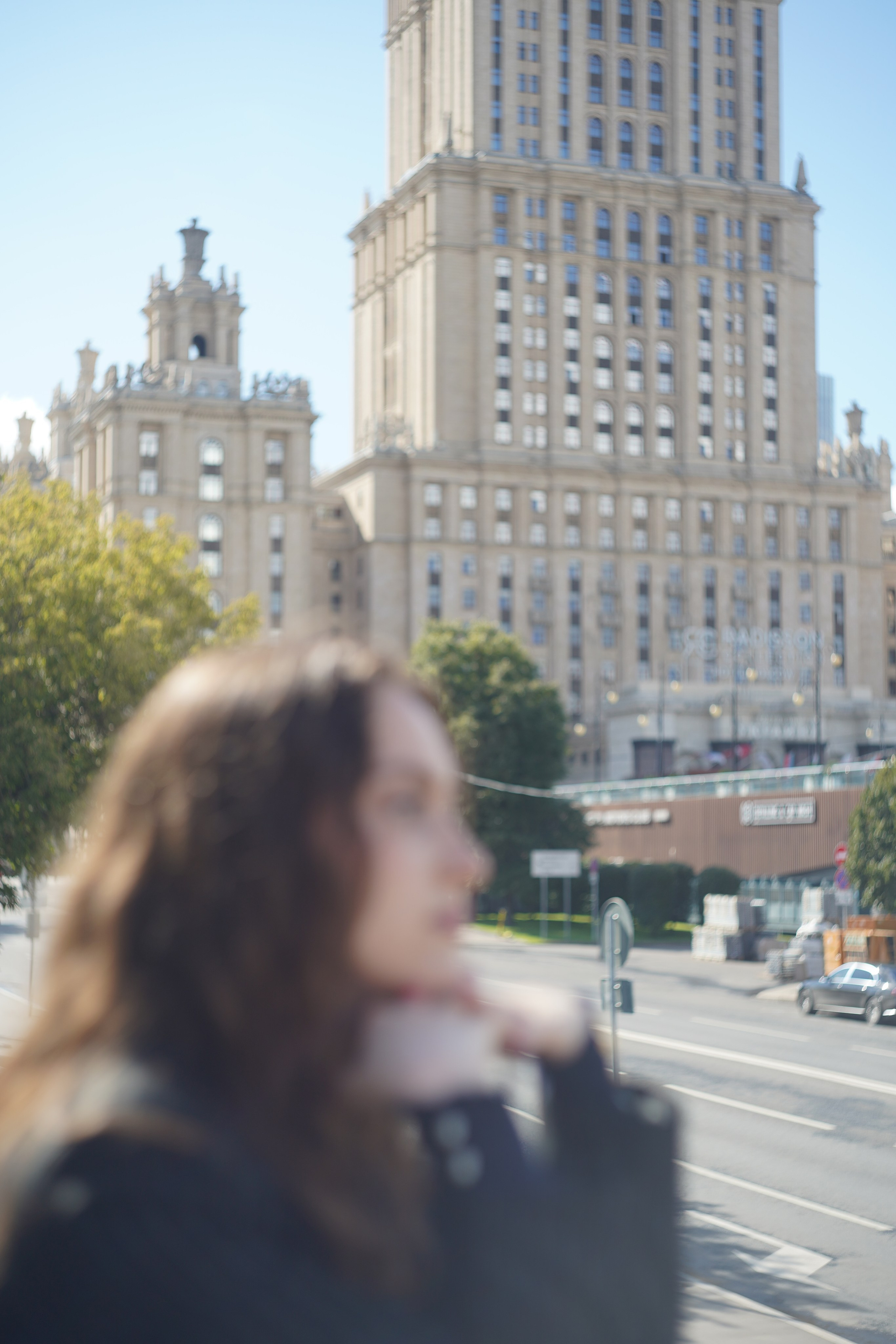 Ретро фотосессия на фоне сталинских высоток