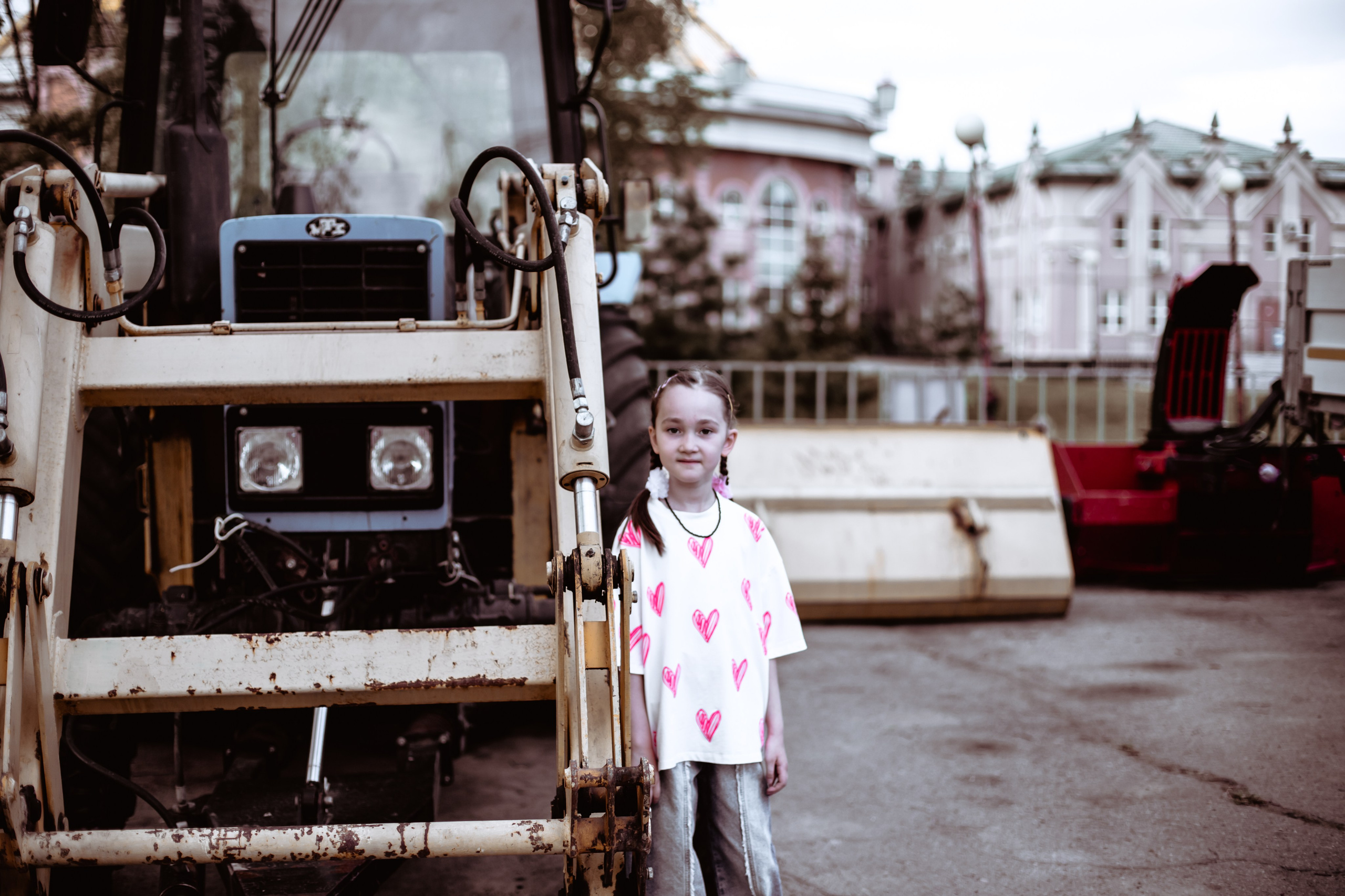 Мадина в цветущем парке. Семейный и детский фотограф в Хабаровске Алевтина Проскурякова