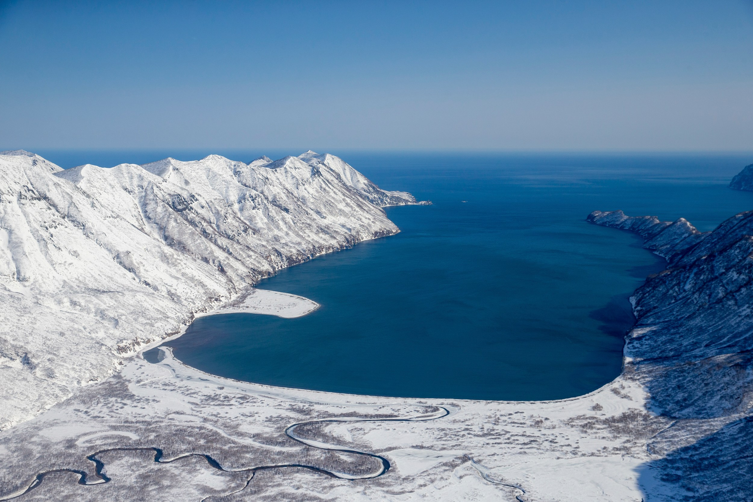 Вертолетные экскурсии ЗИМА. Время Камчатки: чтобы найти свой путь, нужно скорость умножить на время