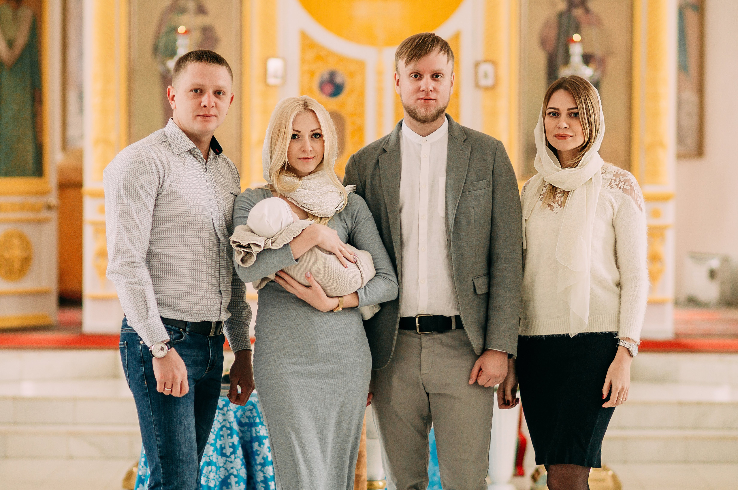 Крещение в светлом храме в Московской области. Семейный и детский фотограф в Москве Вера Ускова