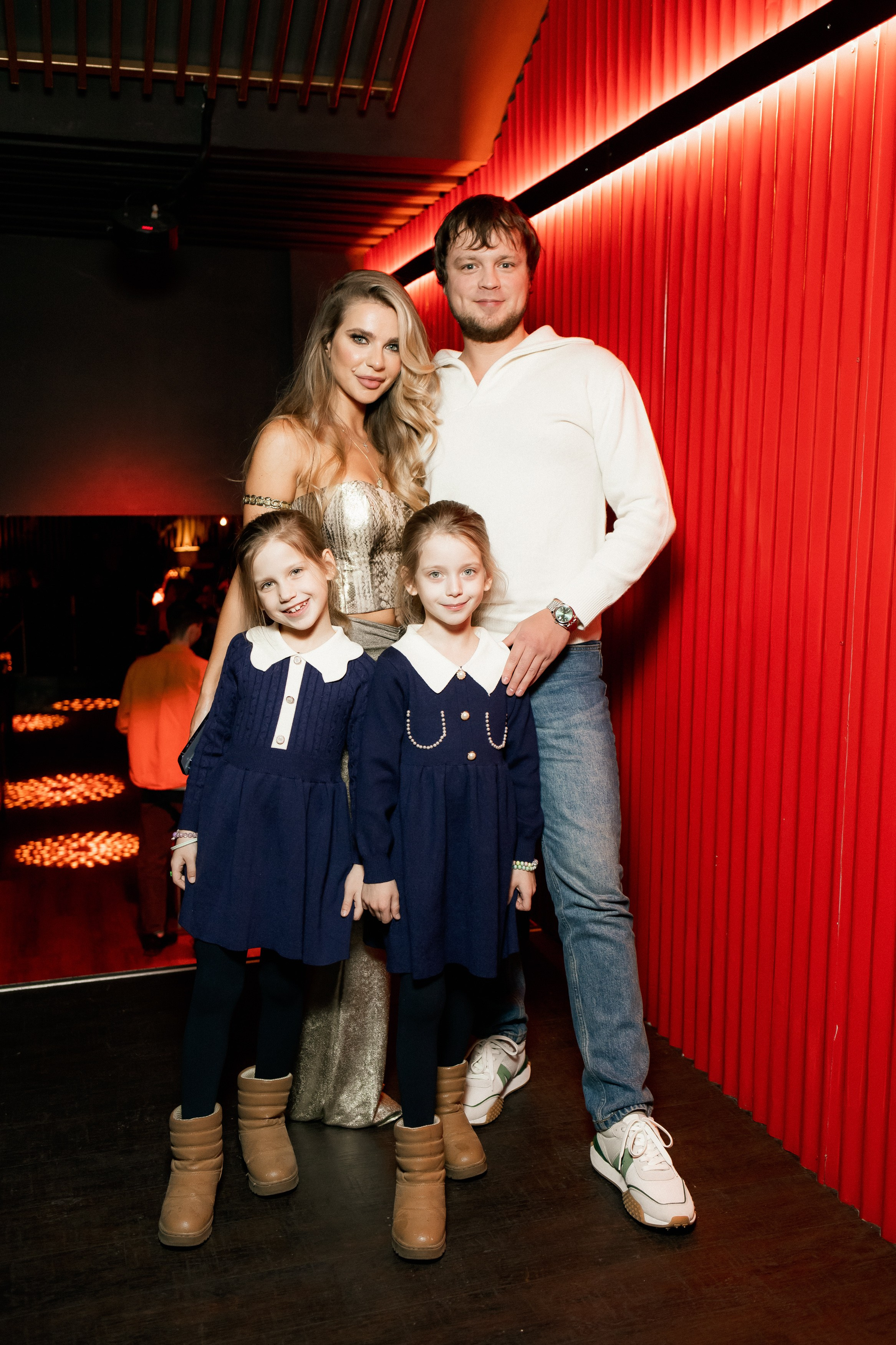 YANA URBAN: сольный концерт в «Анжелика Wineroom». СВОИ. ФОТООТЧЕТЫ-СОБЫТИЯ-МЕСТА