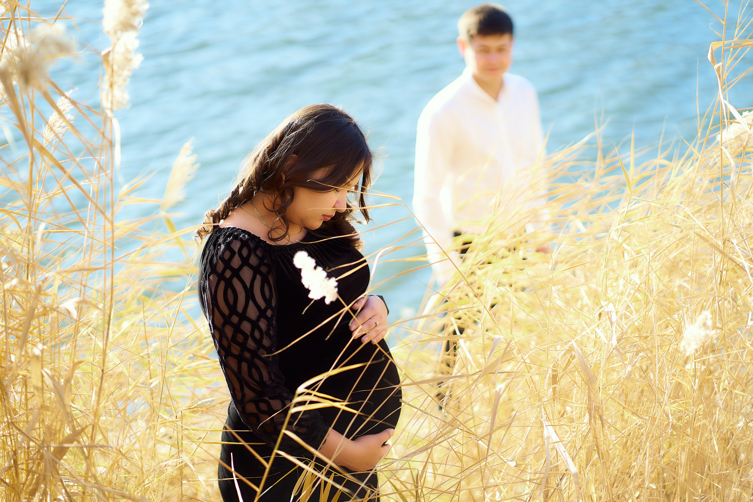 Фотосессия беременности на природе. Фотограф в Уральске Александр Хохлачёв | HOHLACHEV.COM