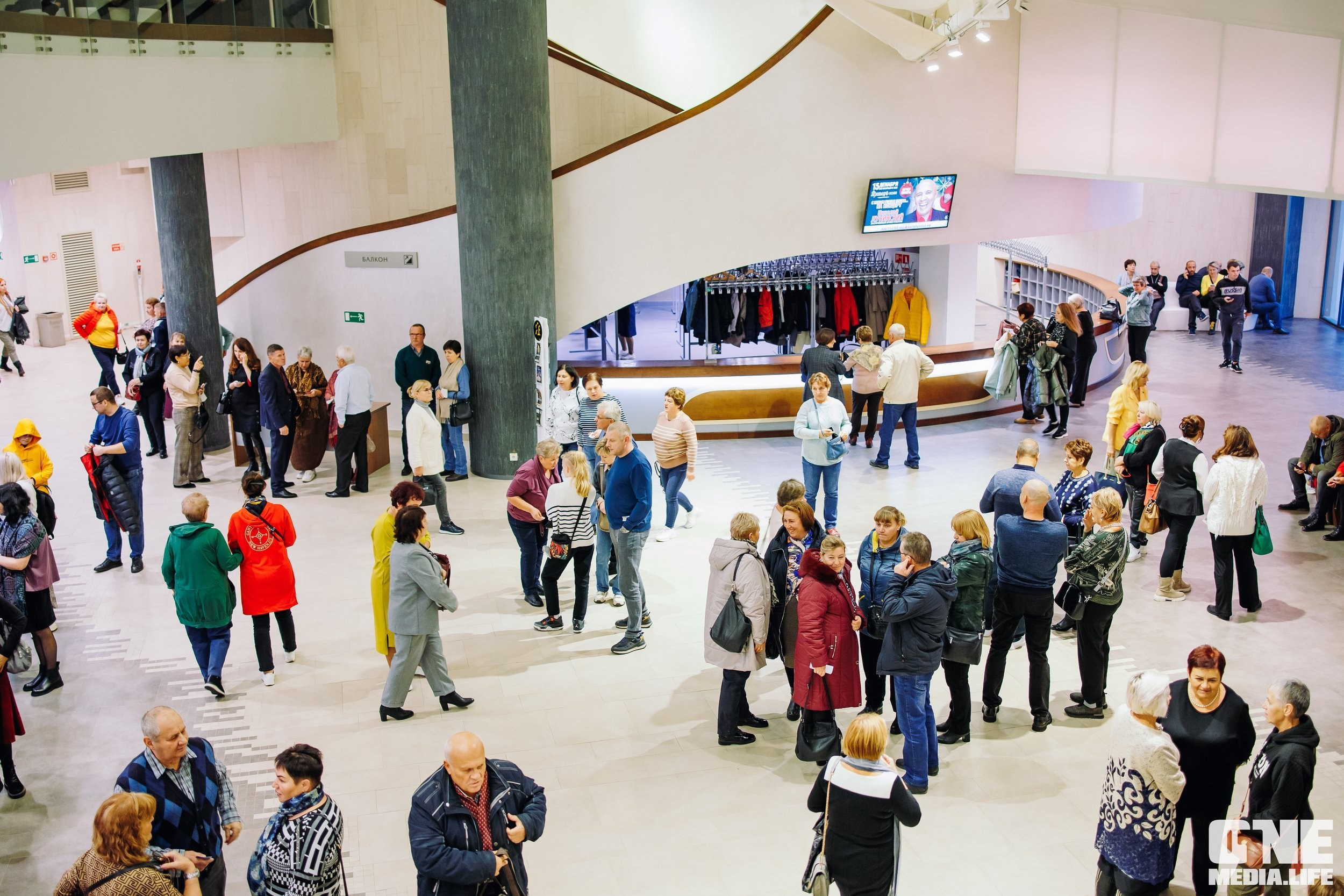 Фоторепортаж из театра эстрады Янтарь-холл. One Media Life: фоторепортажи, фотоотчеты с мероприятий и заведений