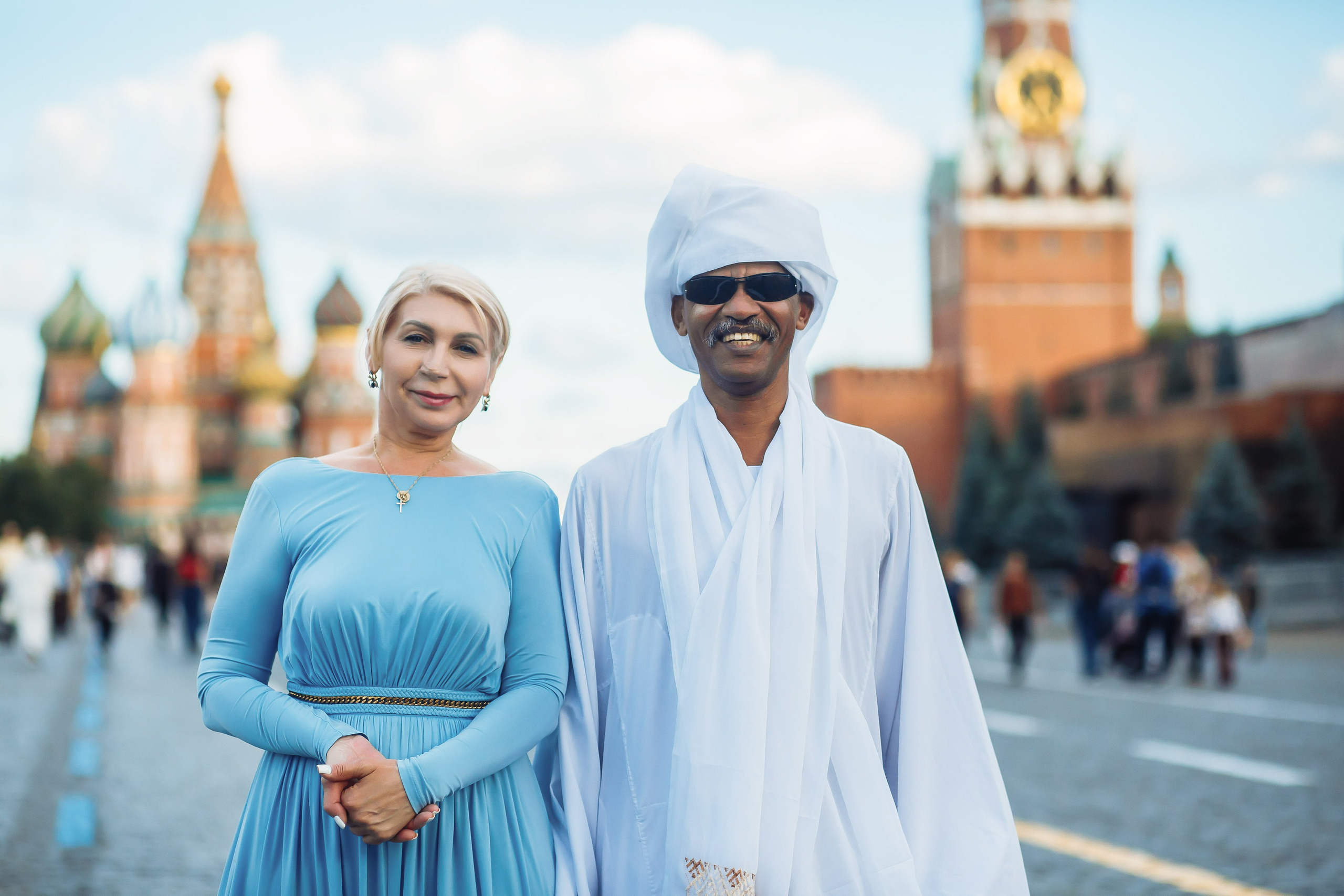 Красивые фото с принцем из страны Персидского залива на празднике в Москве на Красной площади