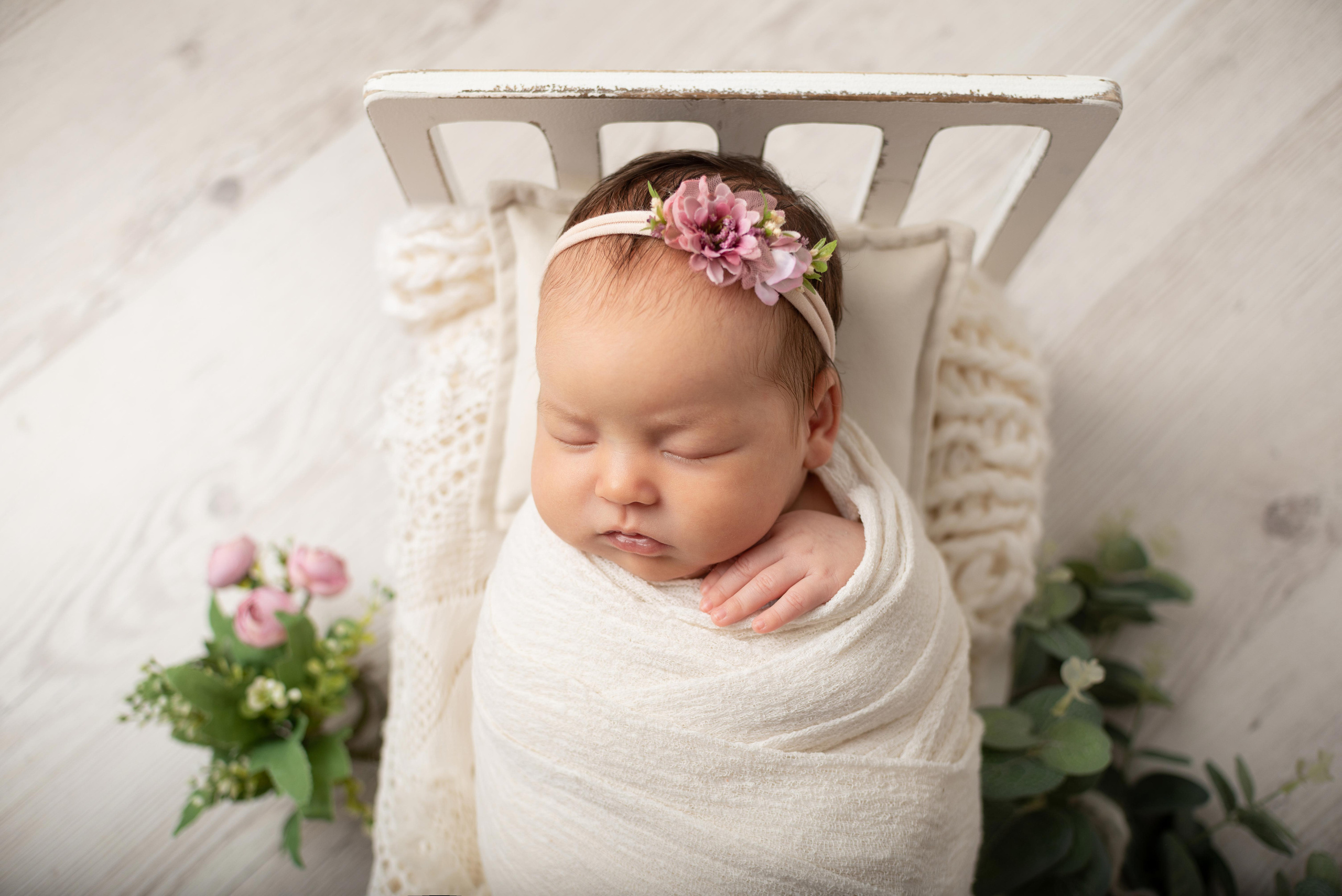 Малышка Алсу, 26 дней. Фотограф новорожденных в Нижневартовске Лара Курдюкова