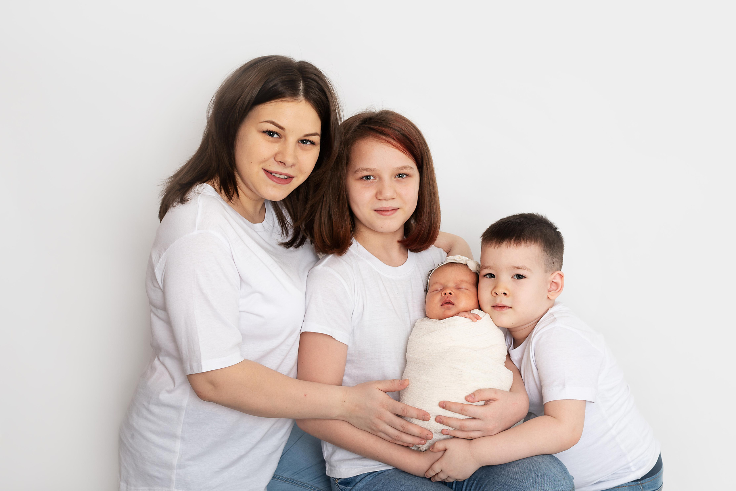 Малышка Алсу, 26 дней. Фотограф новорожденных в Нижневартовске Лара Курдюкова