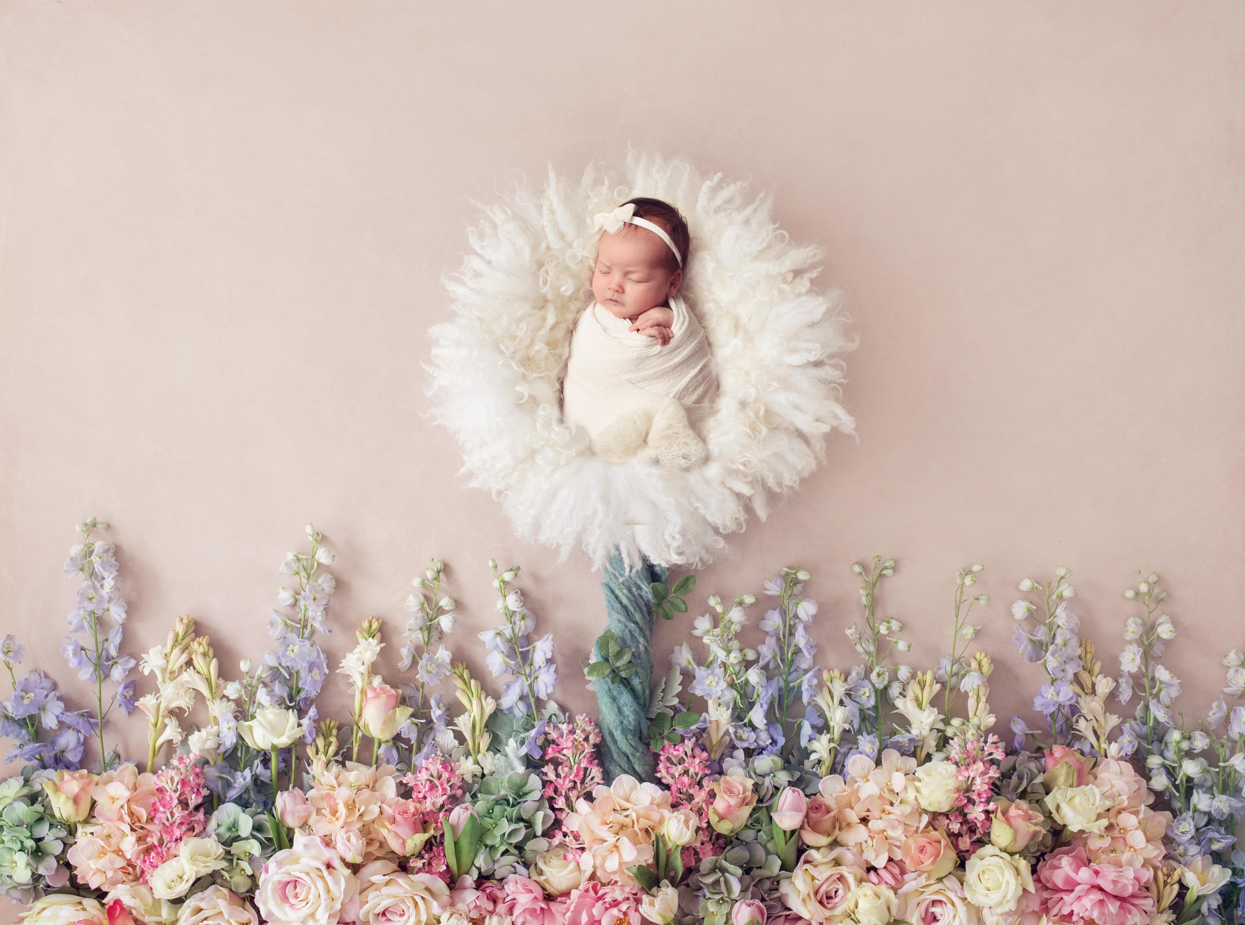 Малышка Алсу, 26 дней. Фотограф новорожденных в Нижневартовске Лара Курдюкова