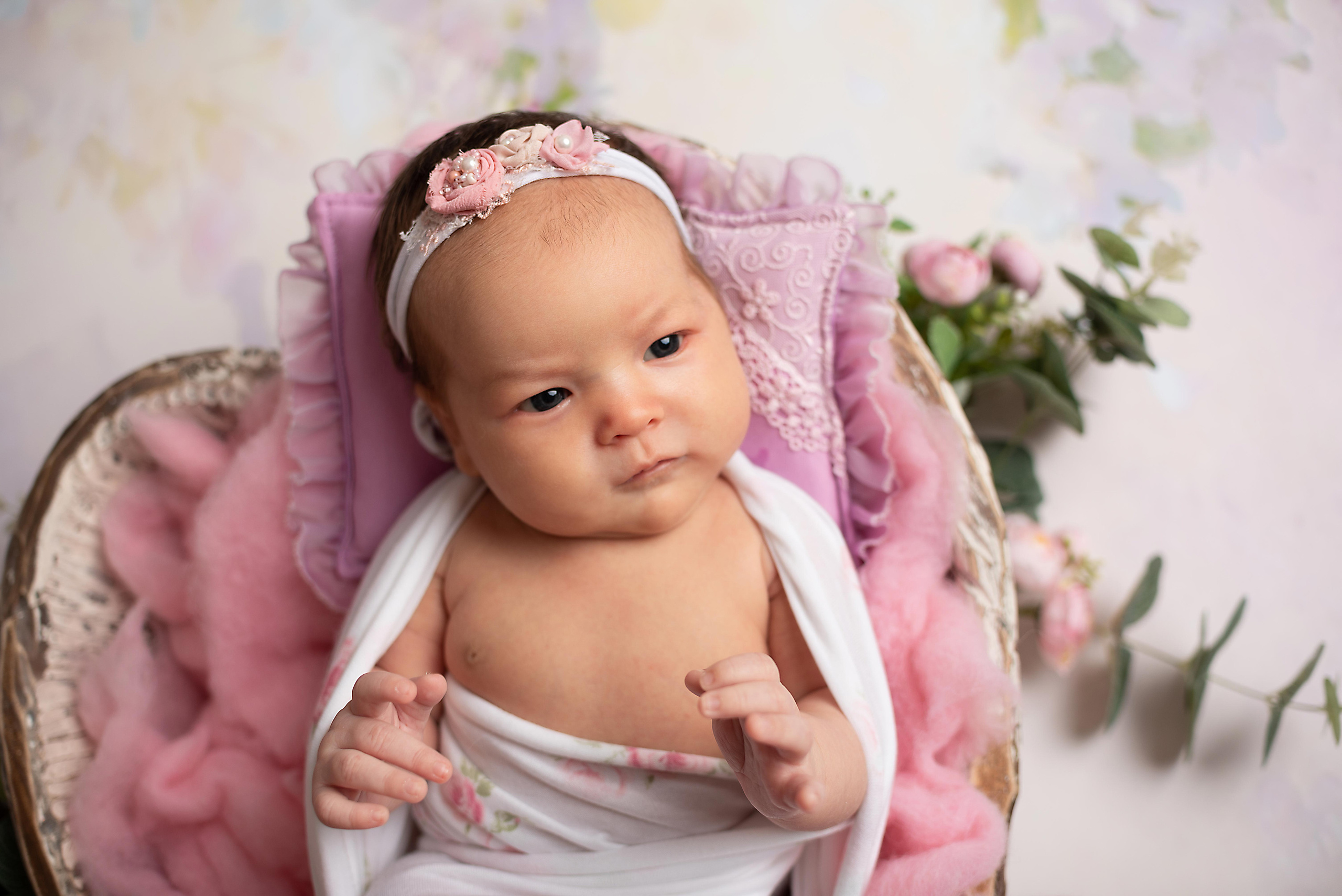 Малышка Алсу, 26 дней. Фотограф новорожденных в Нижневартовске Лара Курдюкова