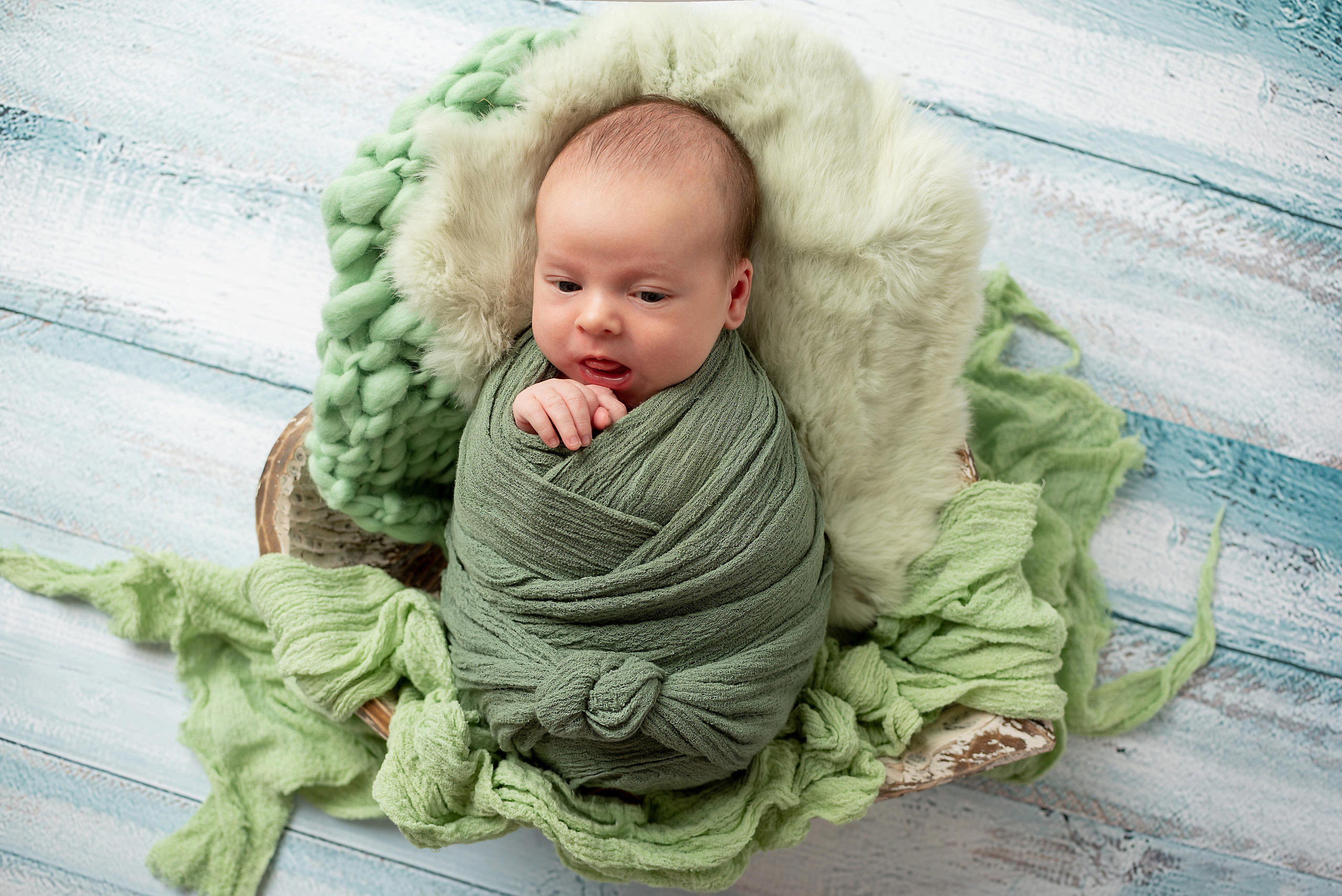 Ньюборн пакет Крепыш малыш Давид. Фотограф новорожденных в Нижневартовске Лара Курдюкова