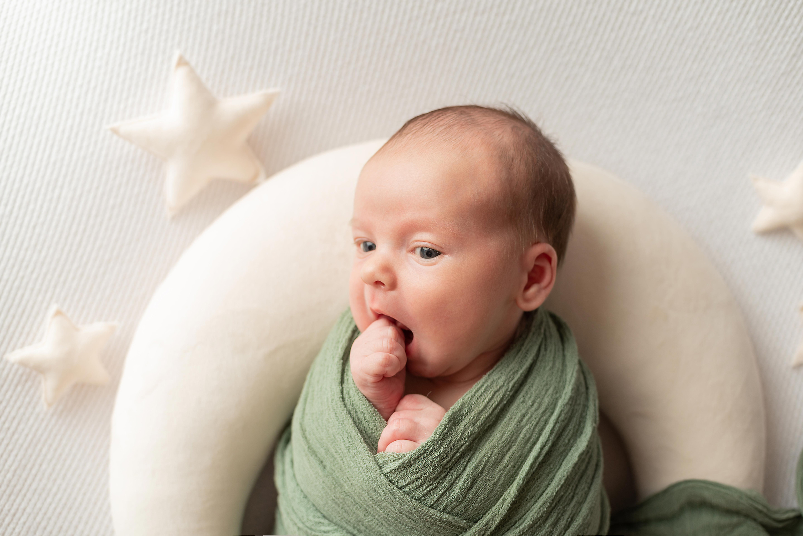 Ньюборн пакет Крепыш малыш Давид. Фотограф новорожденных в Нижневартовске Лара Курдюкова