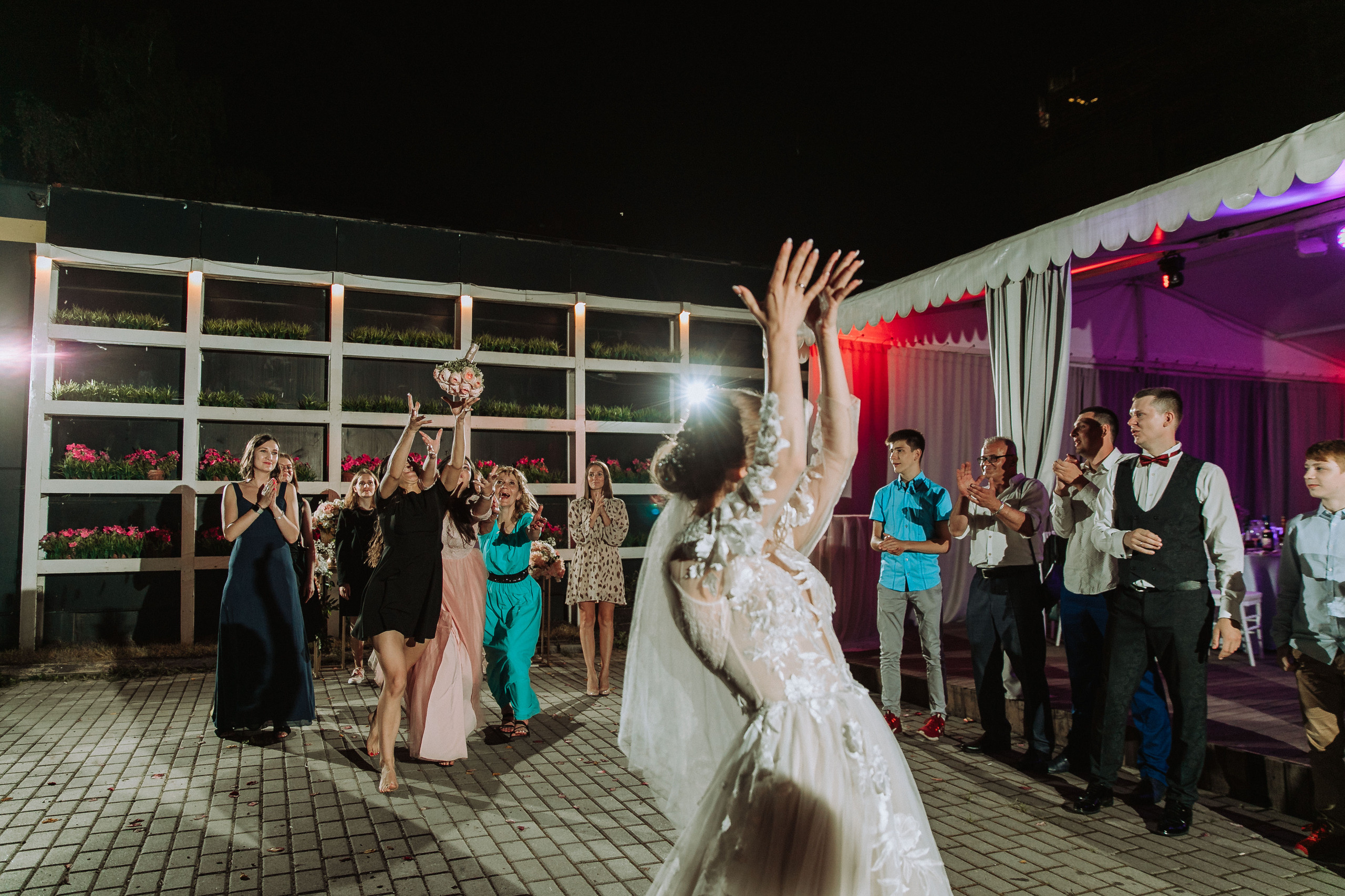 Нужен ли букет невесты?. Фотограф, видеограф на свадьбу в Москве Никита Назаров