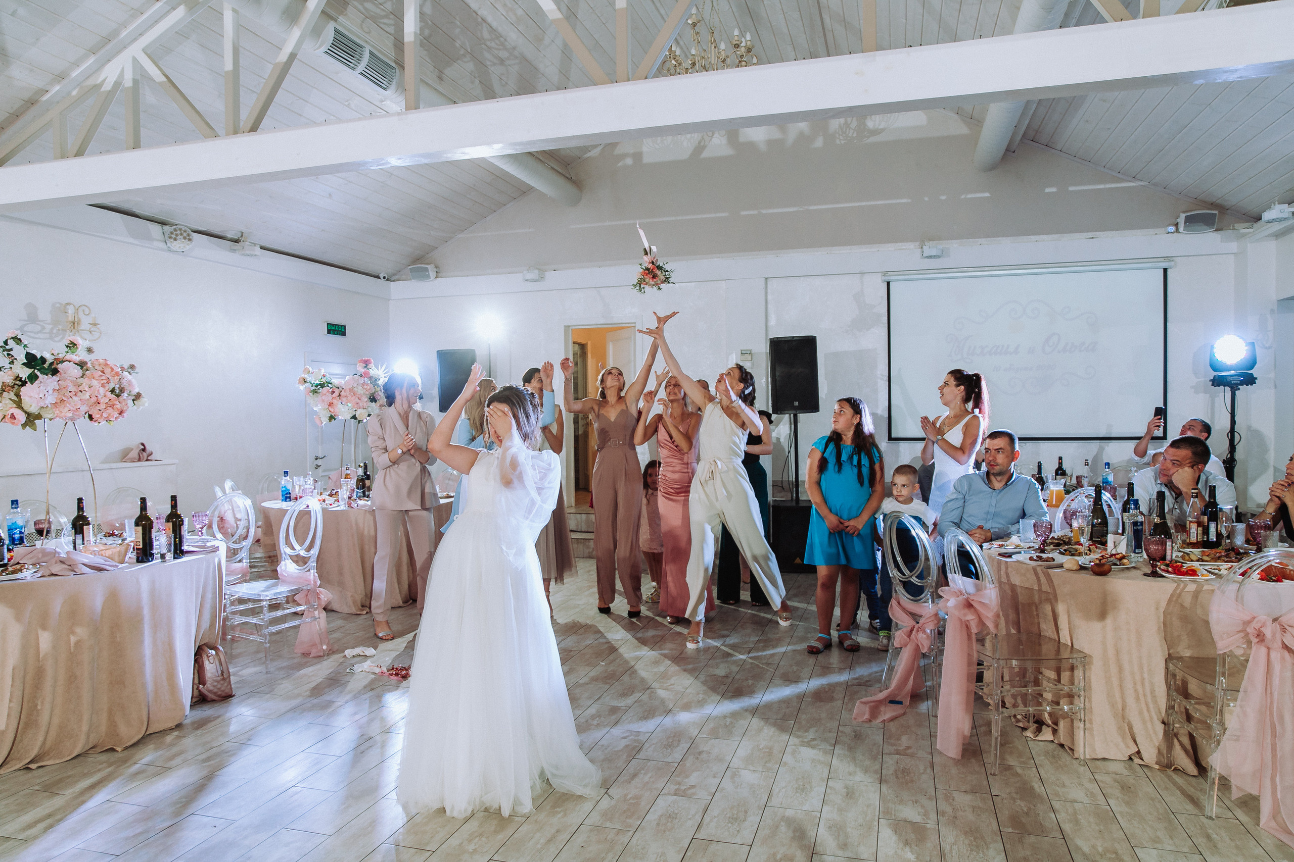 Нужен ли букет невесты?. Фотограф, видеограф на свадьбу в Москве Никита Назаров