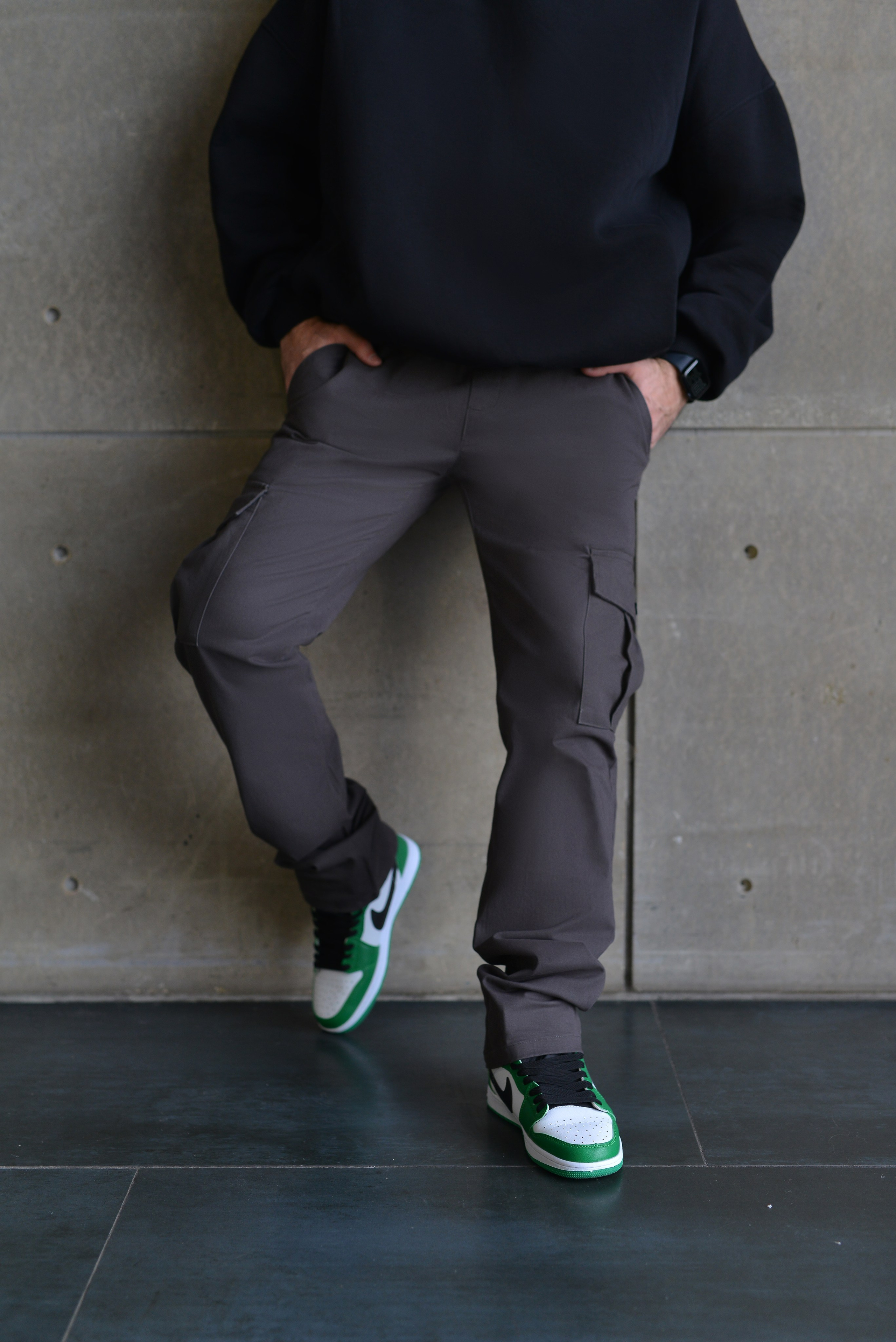 Эстетичная съемка, подчеркивающая стиль и современность мужских коллекций