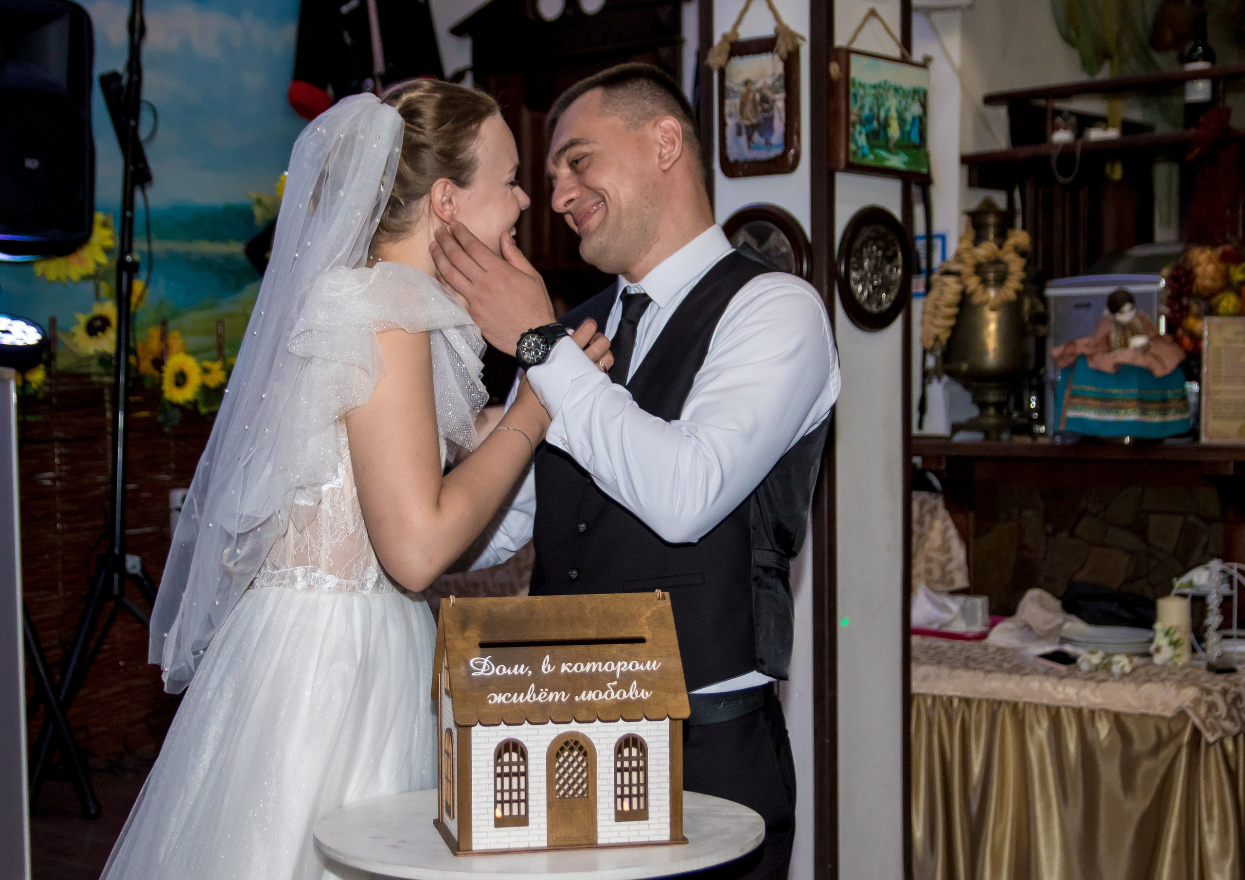 Организатор праздников. Организатор праздников. Ведущая Марина Гребенникова