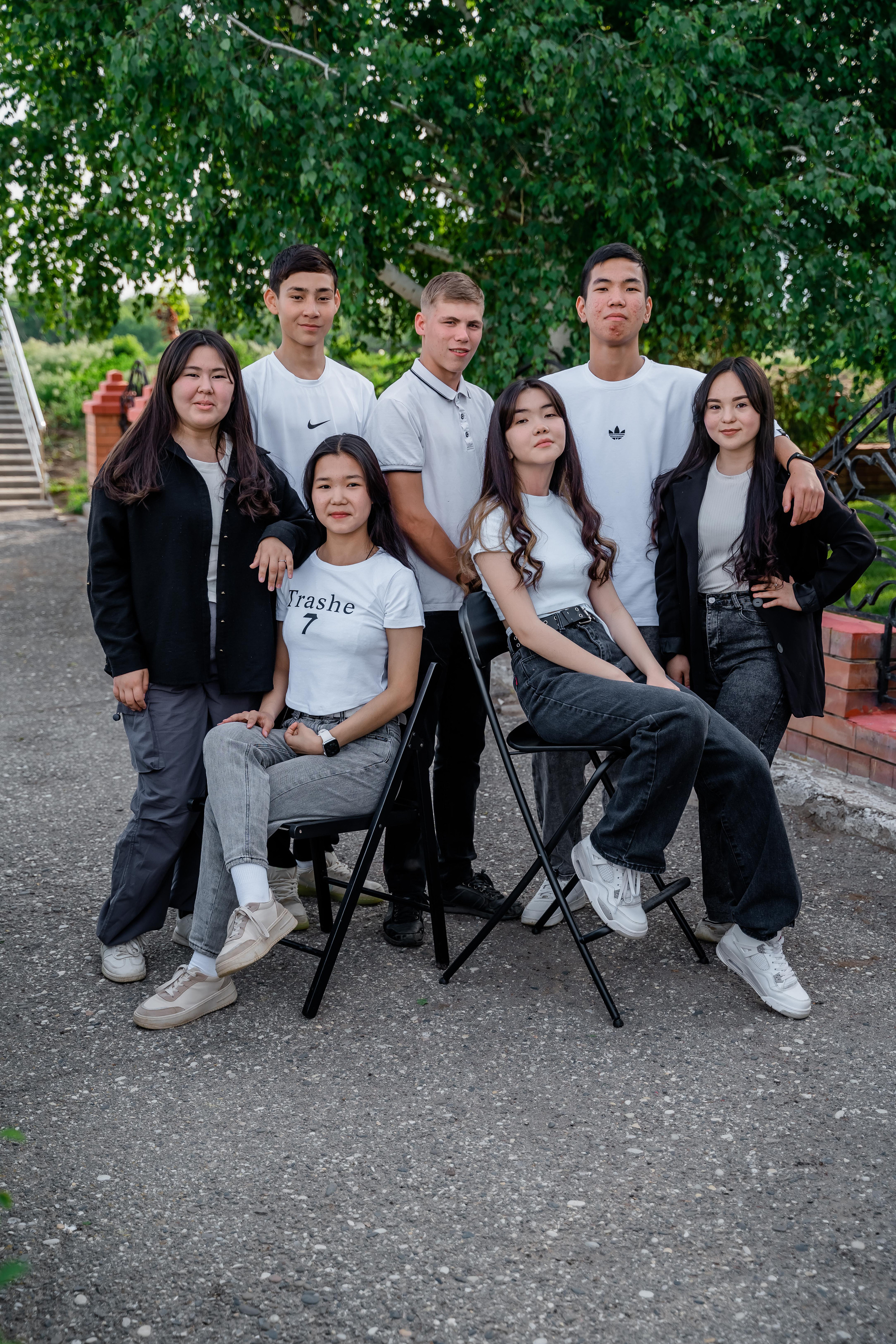 Девятый класс. Групповой портрет. Выпускной альбом Астрахань. Фотограф на выпускной альбом Астрахань. Школьный фотограф Анна Шишкина Астрахань