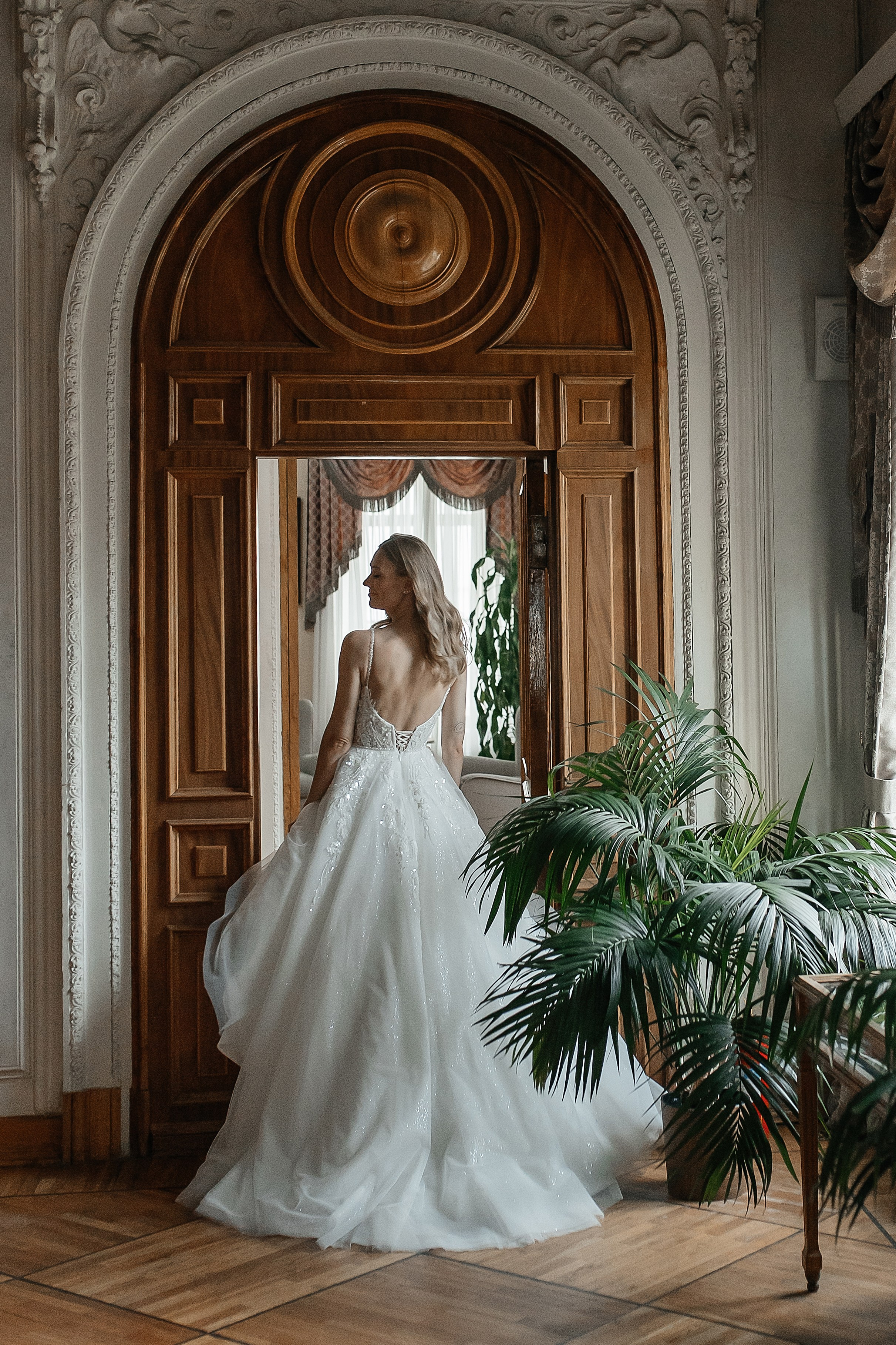 Свадебная фотосессия в библиотеке читальне Пушкина. Свадебный фотограф в Москве Дарья Олендарёва