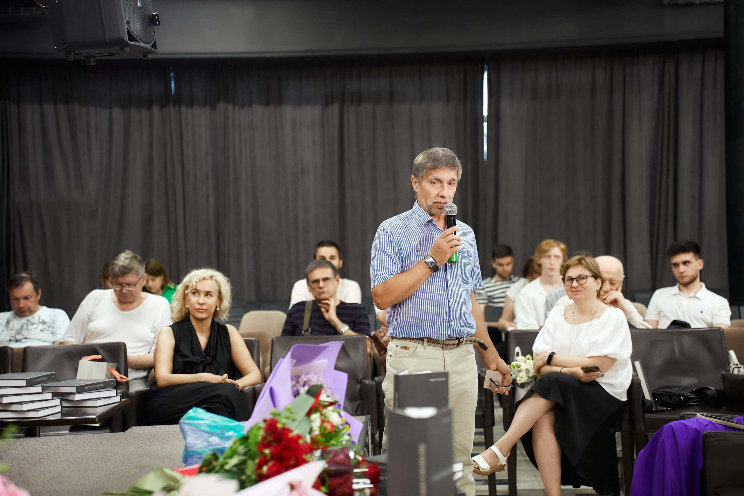 Презентация книги «Профессионалы» в Московском доме книги на Арбате. Александр Падежов — фотограф в Москве | Репортаж, бизнес, студия, свадьбы, семья