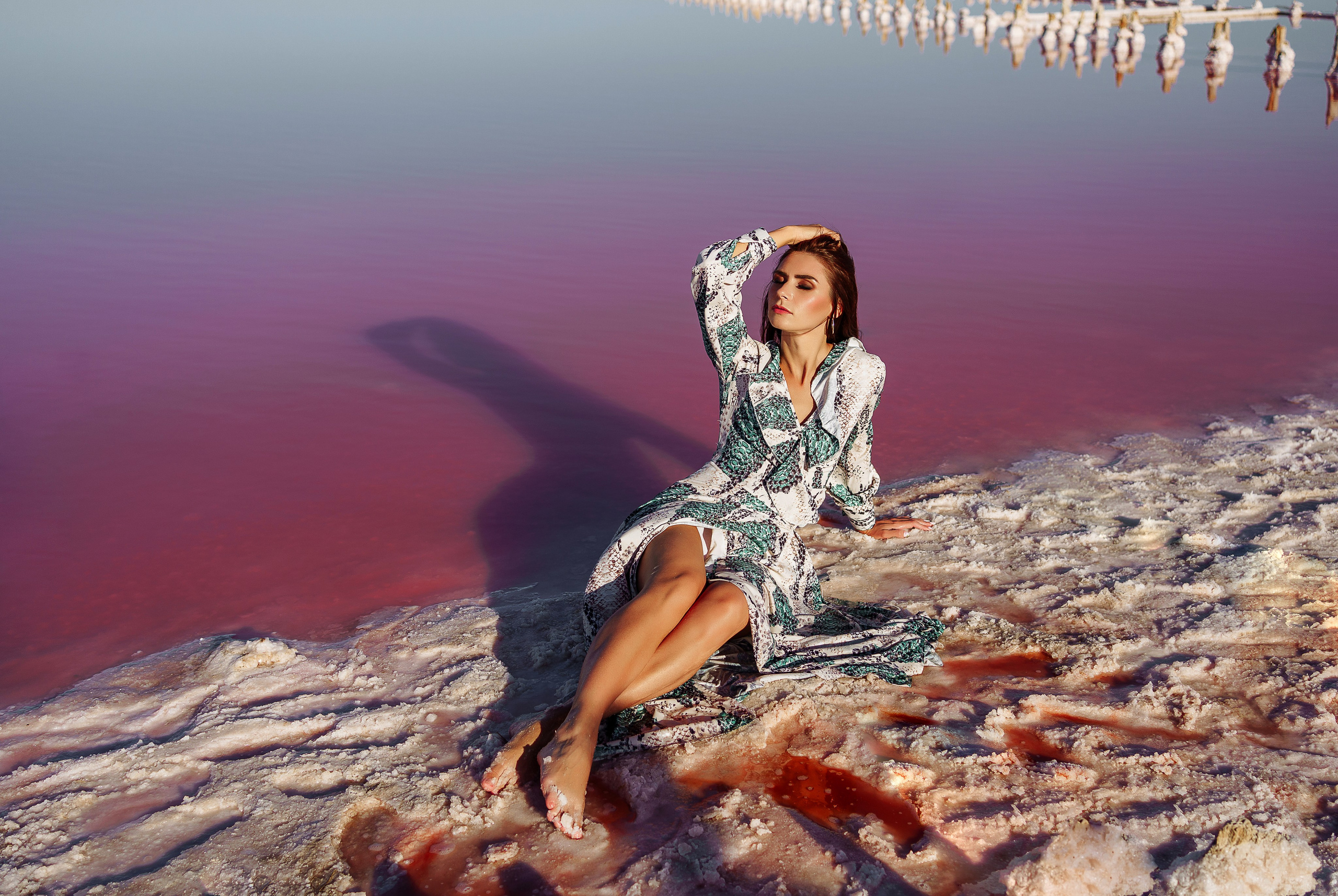 Фотосессия девушки на розовом озере. Фотосессия в Евпатории. Розовое озеро в Евпатории. Фотограф Зайцева Надежда в Крыму. Розовое озеро Сасык-Сиваш.