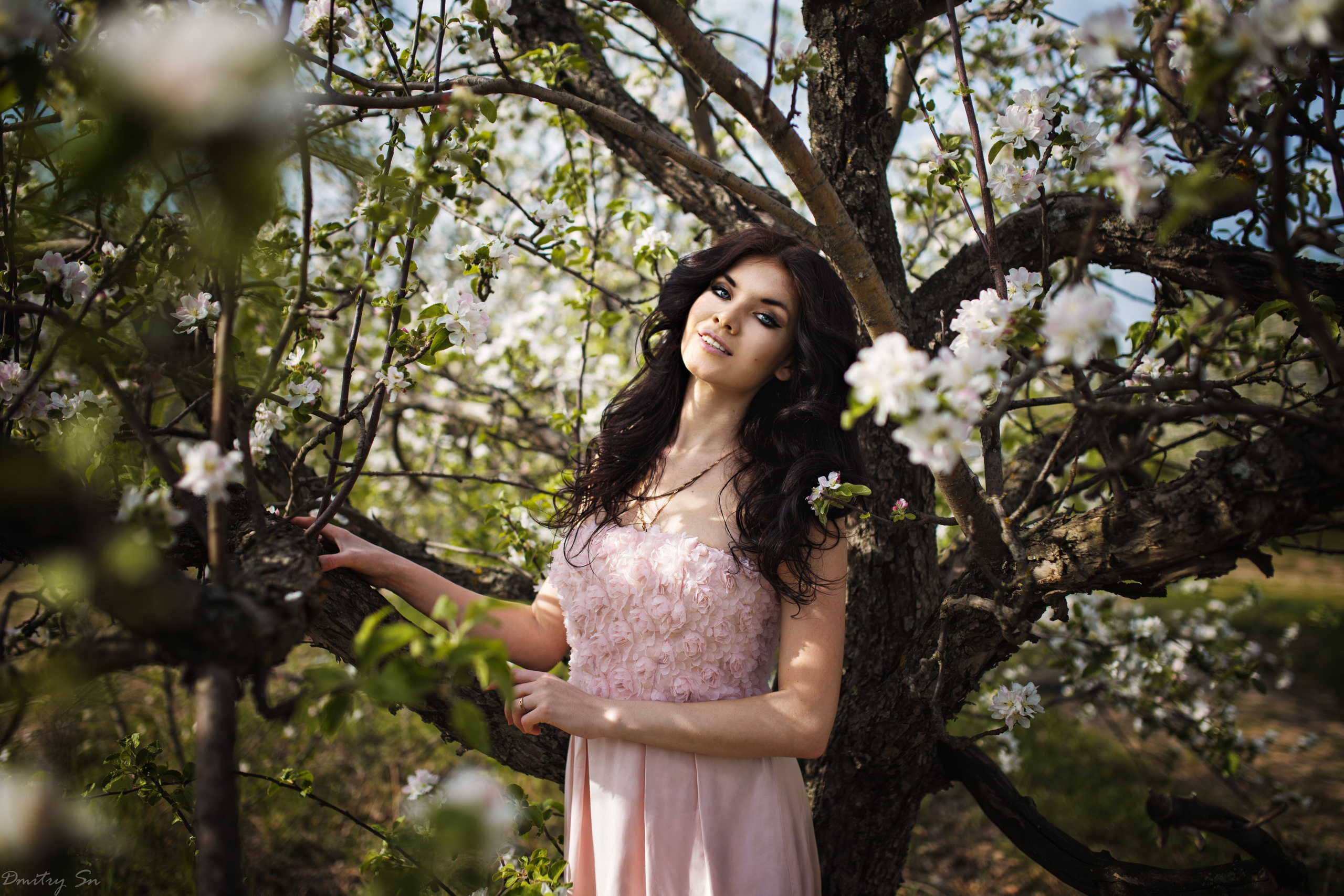 Весенняя фотосъемка с Ольгой в яблоневом саду и в парке в формате для «себя»