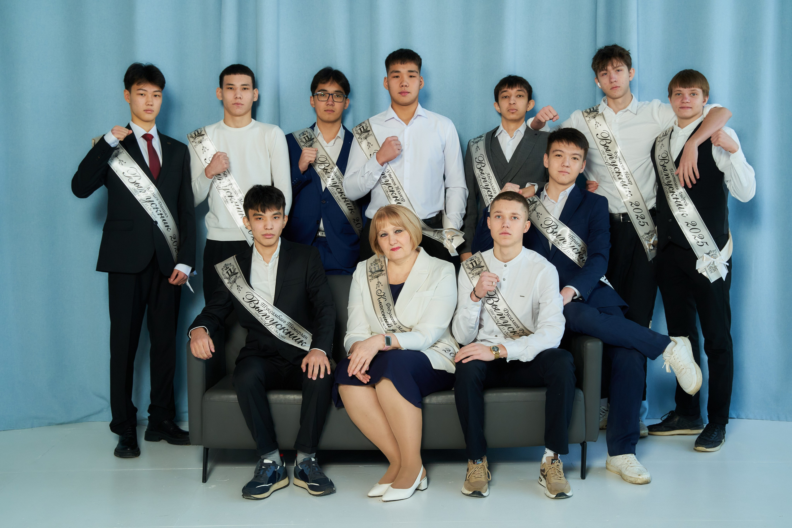 Цены на альбомы для выпускников школ г. Уральска. Школьный фотограф в Уральске, студия | Классный Школьный Альбом