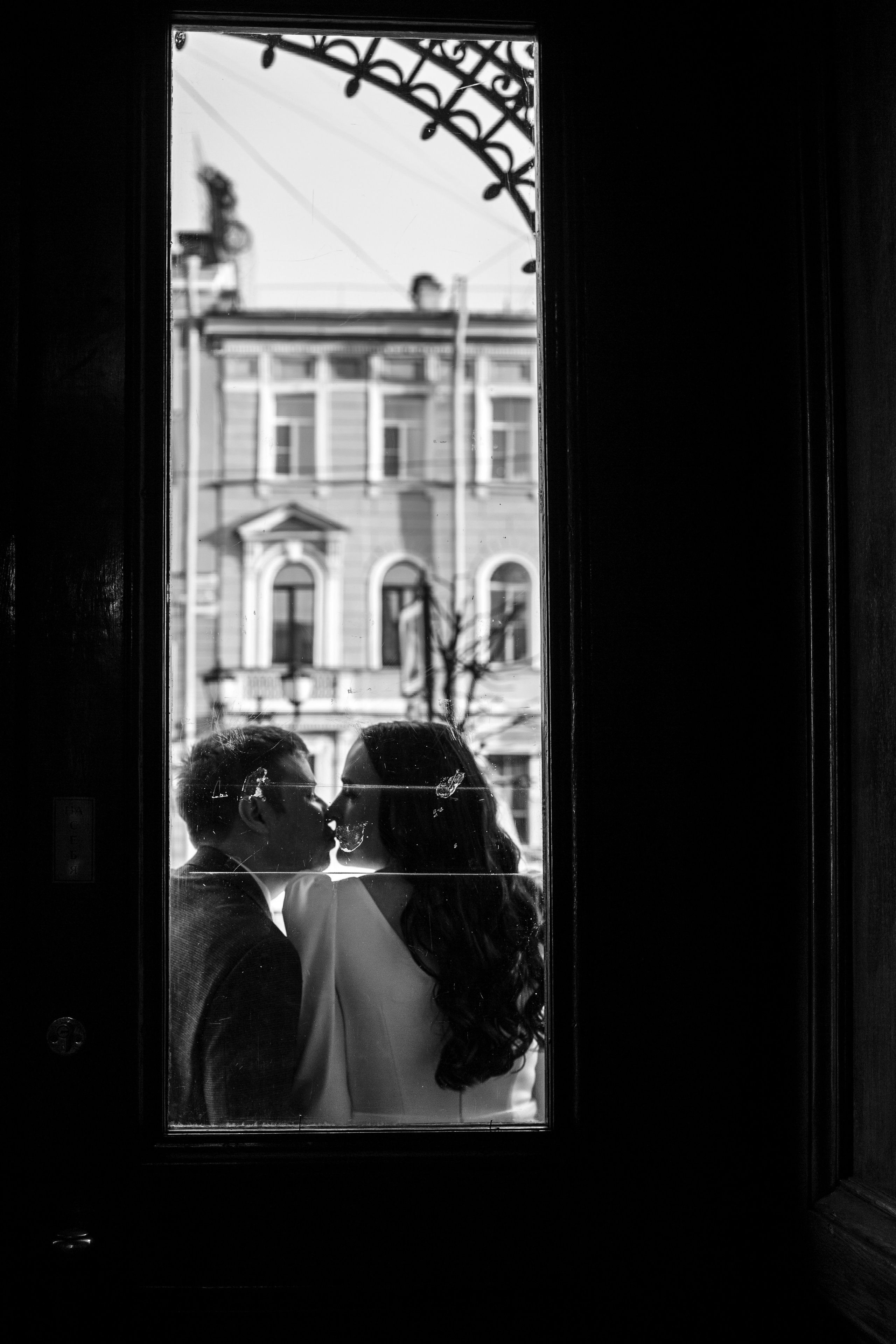 Свадебная фотопрогулка в Санкт-Петербурге. Свадебный фотограф Кирилл Белый