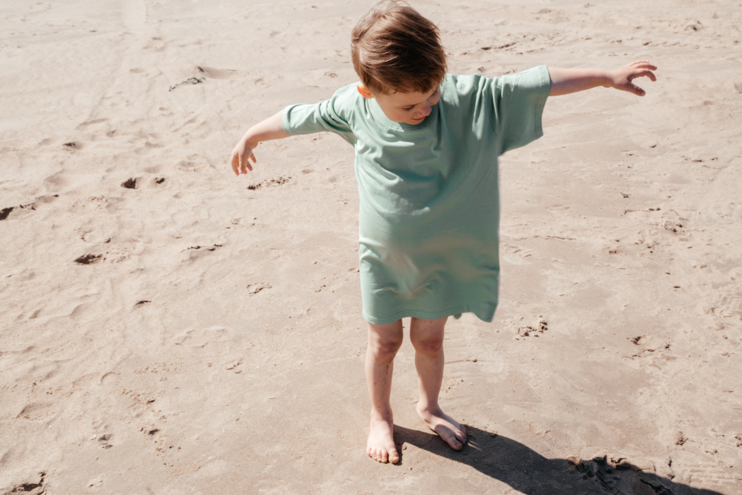 Иван и бабушкина футболка. Арина Мелехова фотограф Красная Поляна