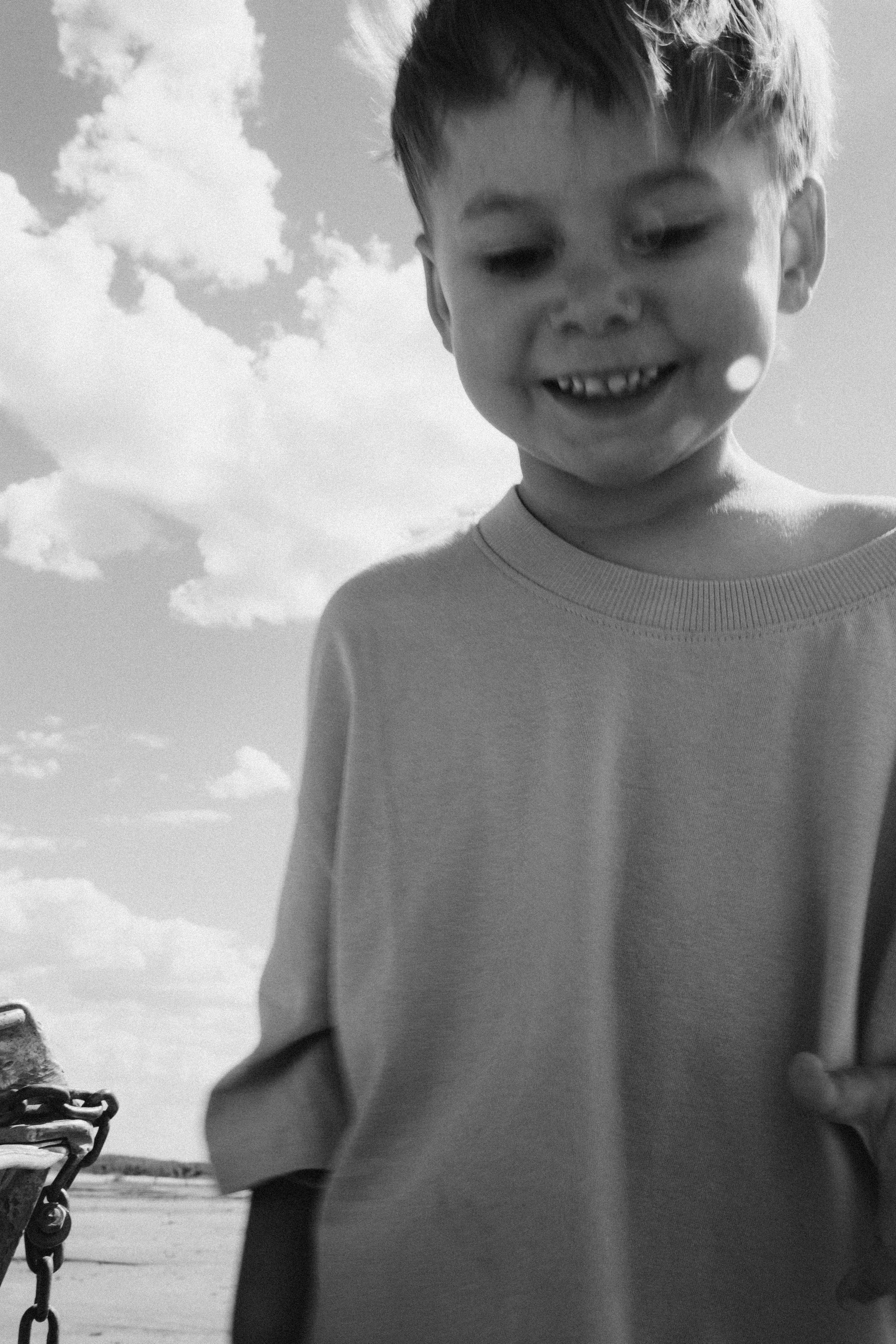 Иван и бабушкина футболка. Арина Мелехова фотограф Красная Поляна