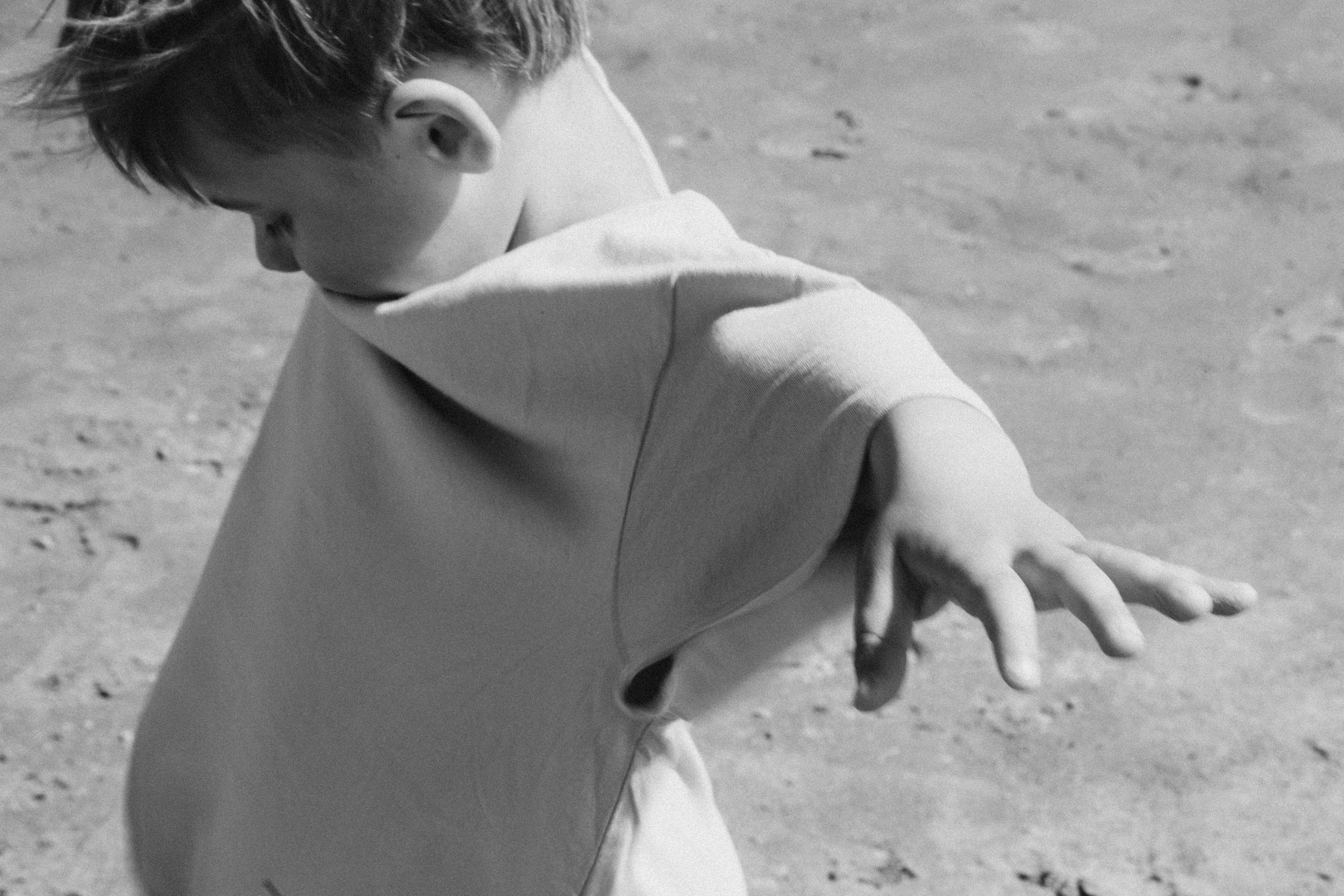 Иван и бабушкина футболка. Арина Мелехова фотограф Красная Поляна