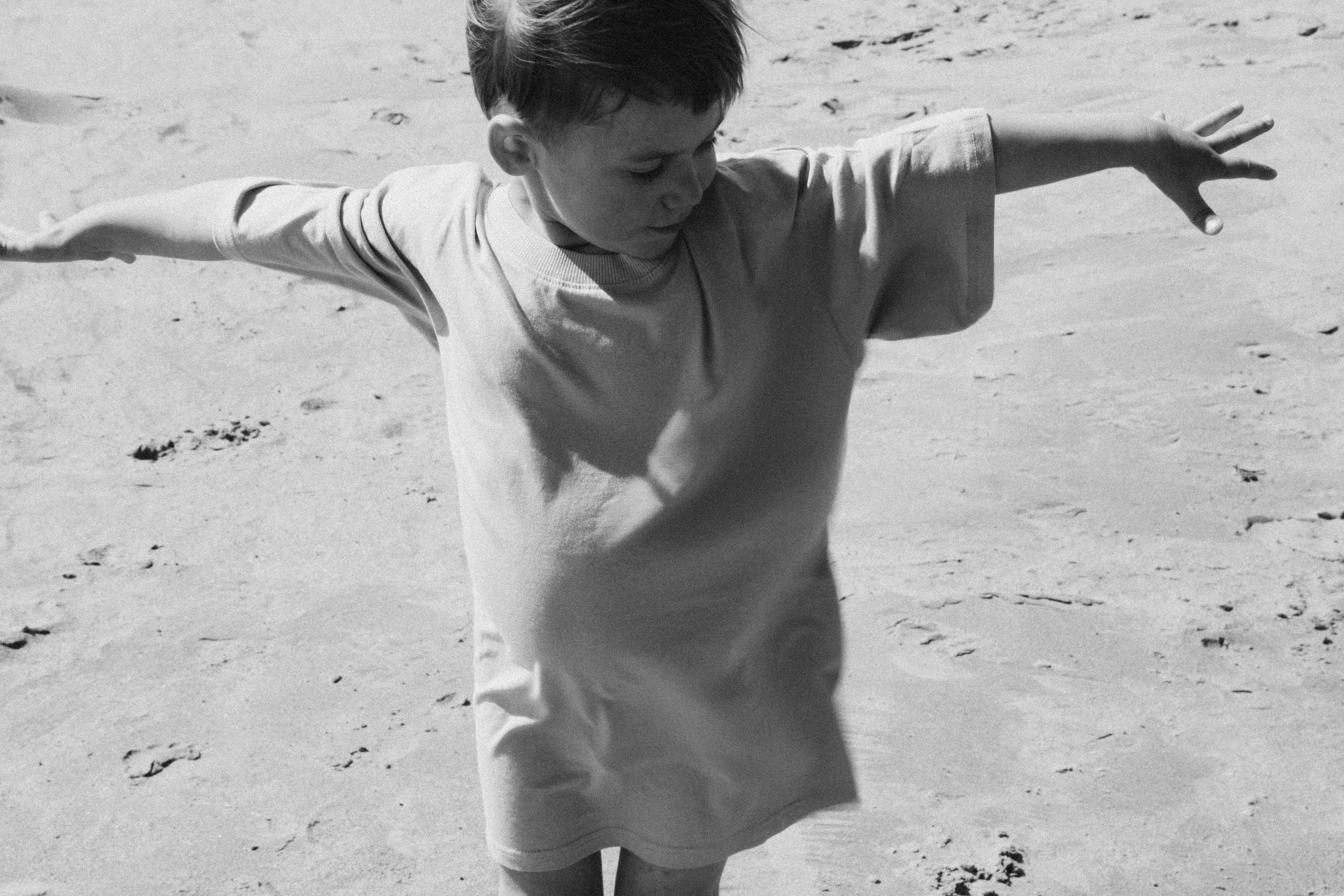 Иван и бабушкина футболка. Арина Мелехова фотограф Красная Поляна