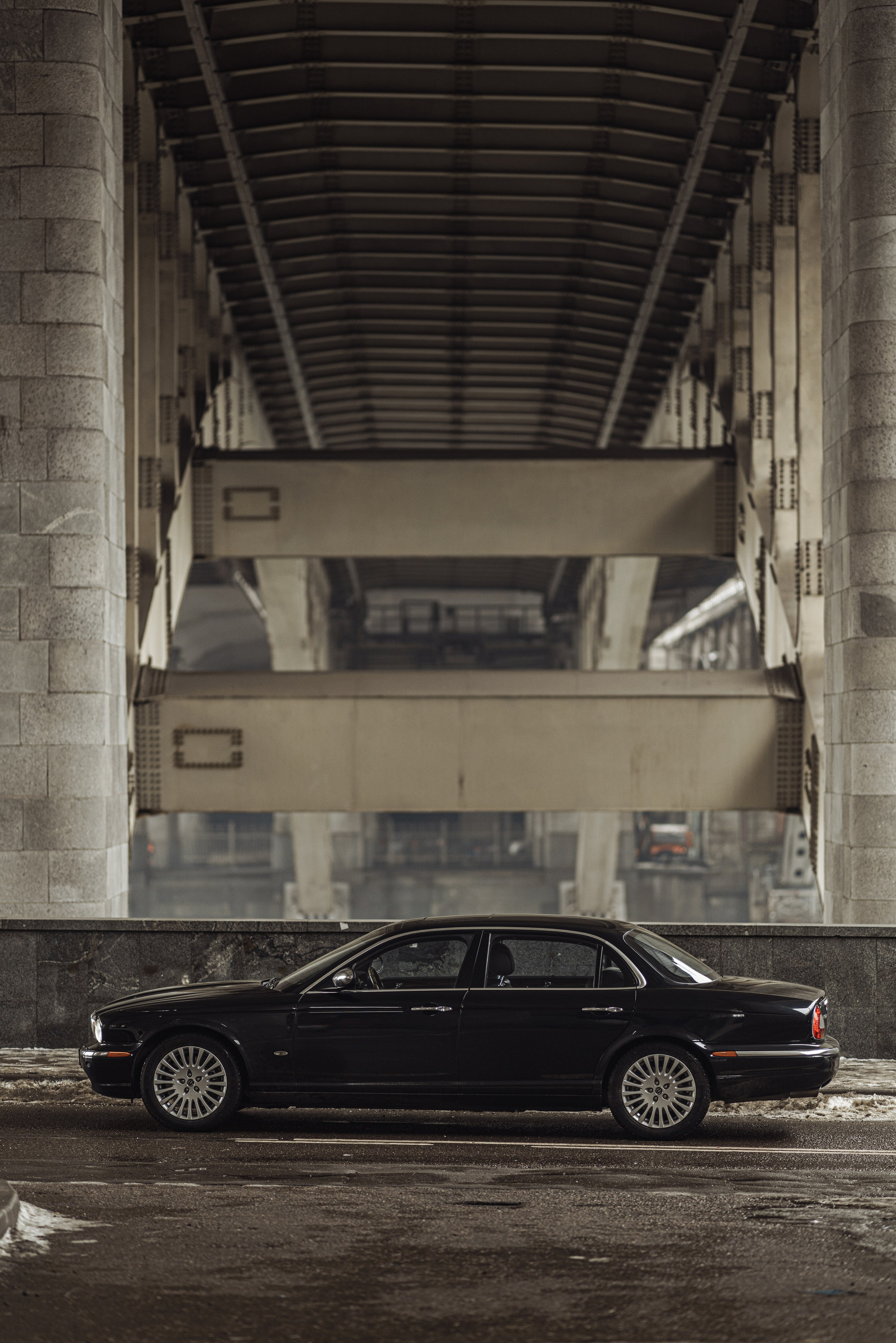 Фотосъемка автомобиля в Парке Горького весной в Москве. Жуков Илья свадебный фотограф в Москве