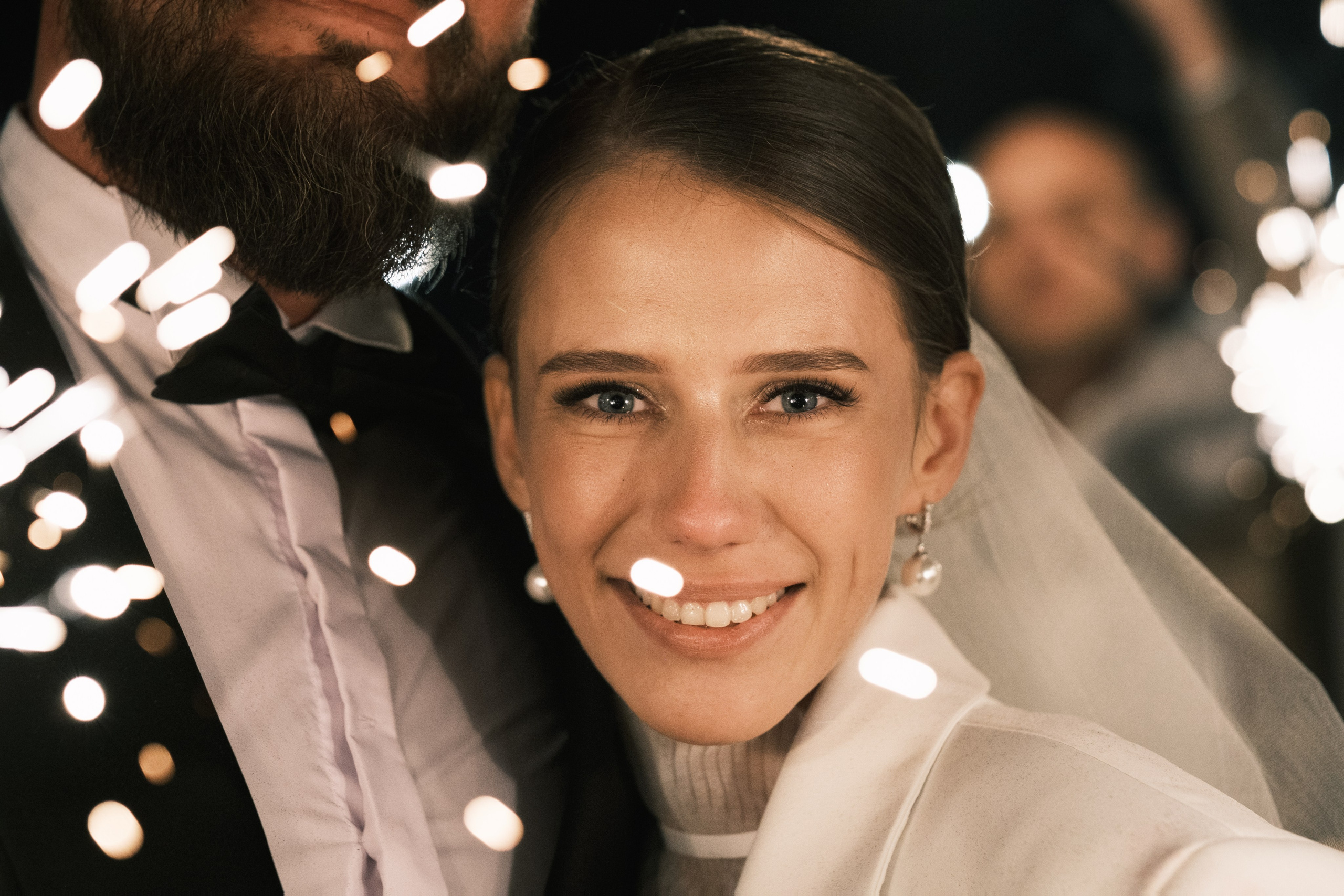 Олег и Лиза под бенгальскими огнями. Professional photoartist in St. Petersburg (wedding, reportage, portrait, model book, love story) Alexander Shvedov