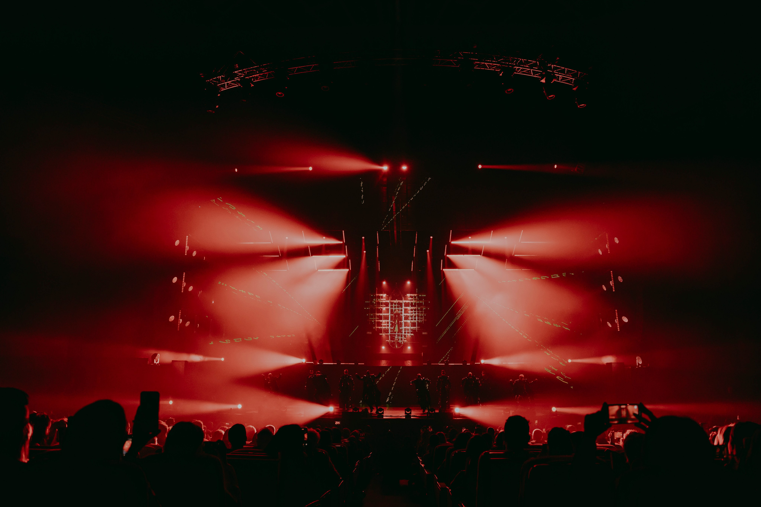 Сергей Лазарев: «Я не боюсь», Crocus City Hall. «Птичка на проводе»: информационный портал в Москве