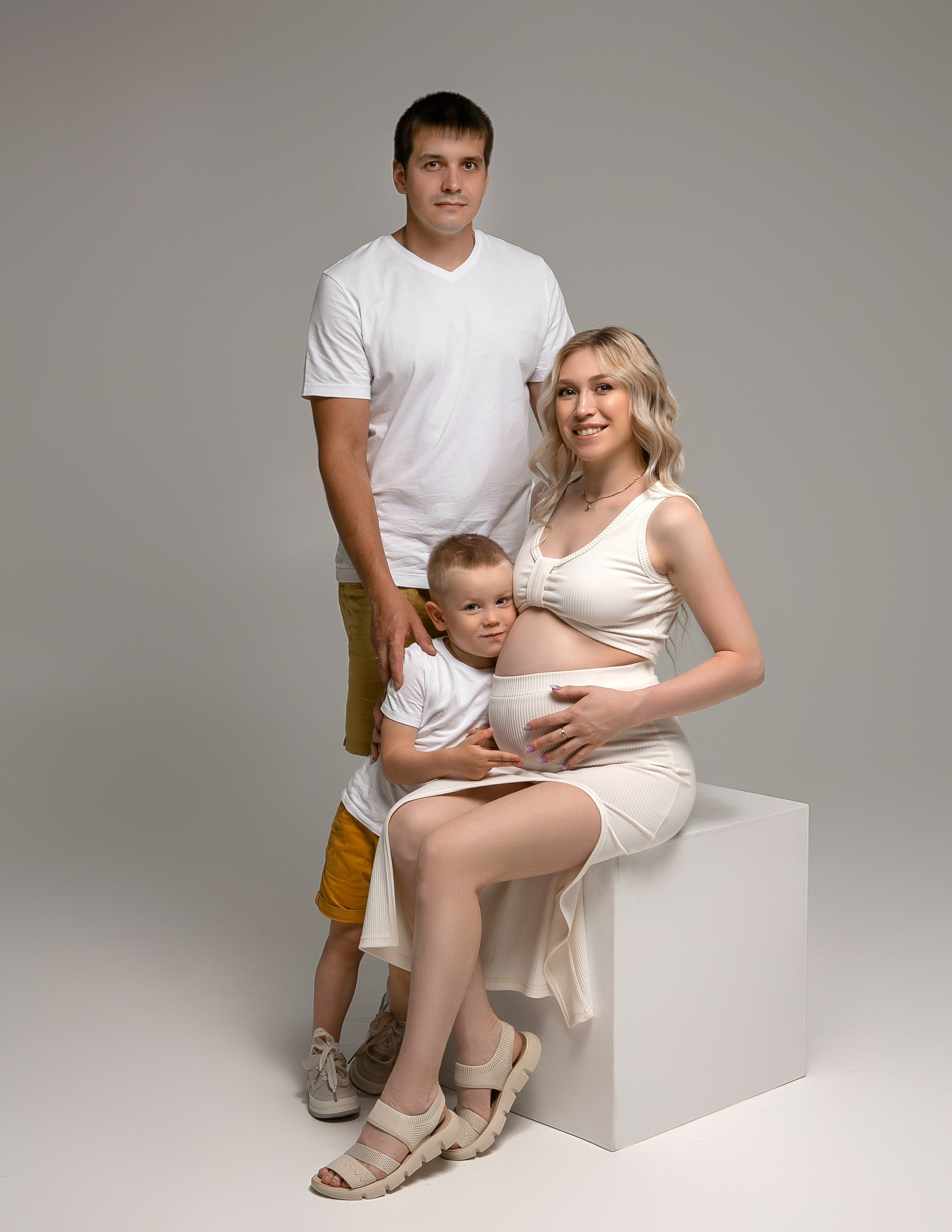 семейная фотосессия в фотостудии