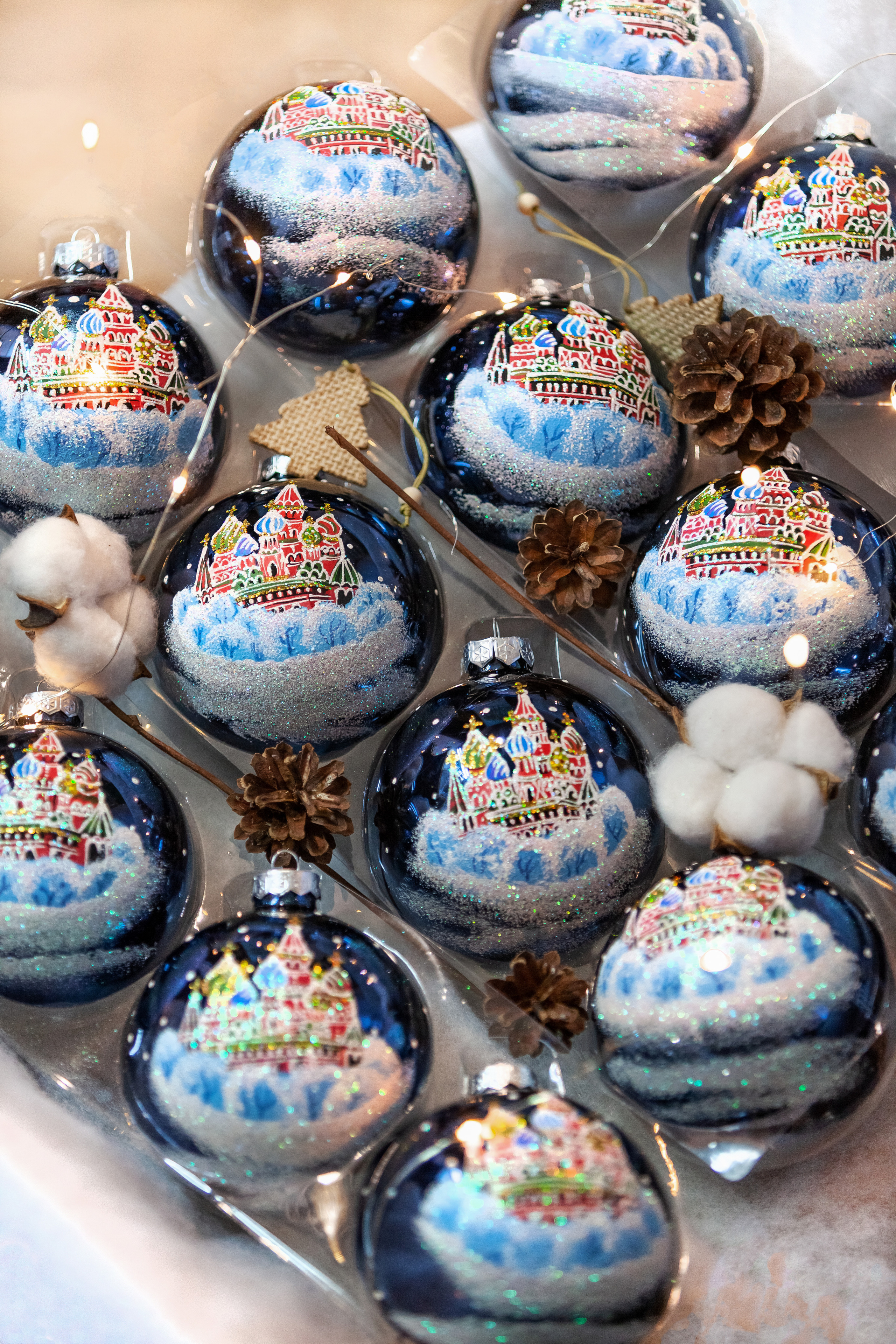 Елочный шар с росписью-Ваш лучший подарок на Новый Год. Арт-вечеринки и мастер-классы в Москве для взрослых и детей