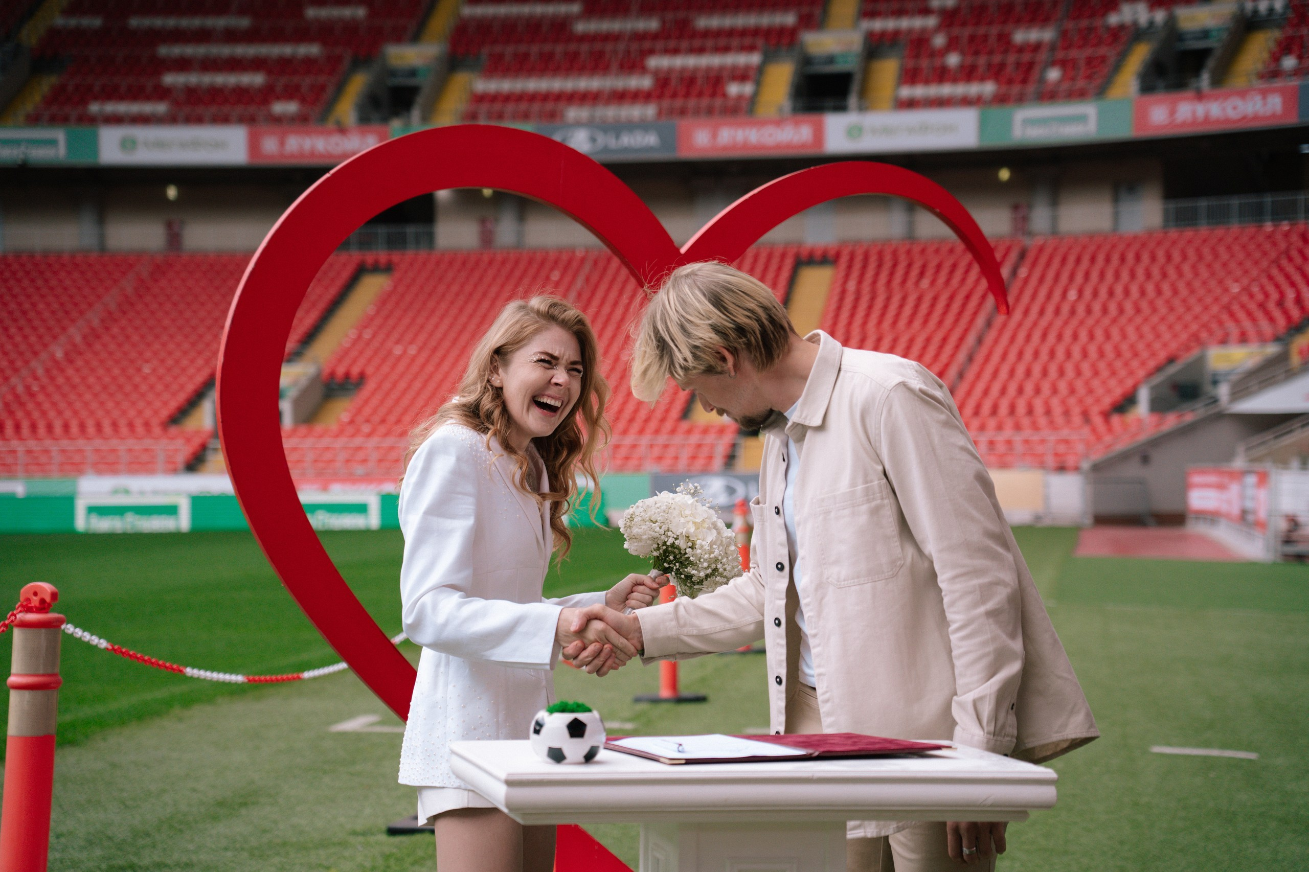 Свадебная фотосессия на стадионе Спартак Тушино