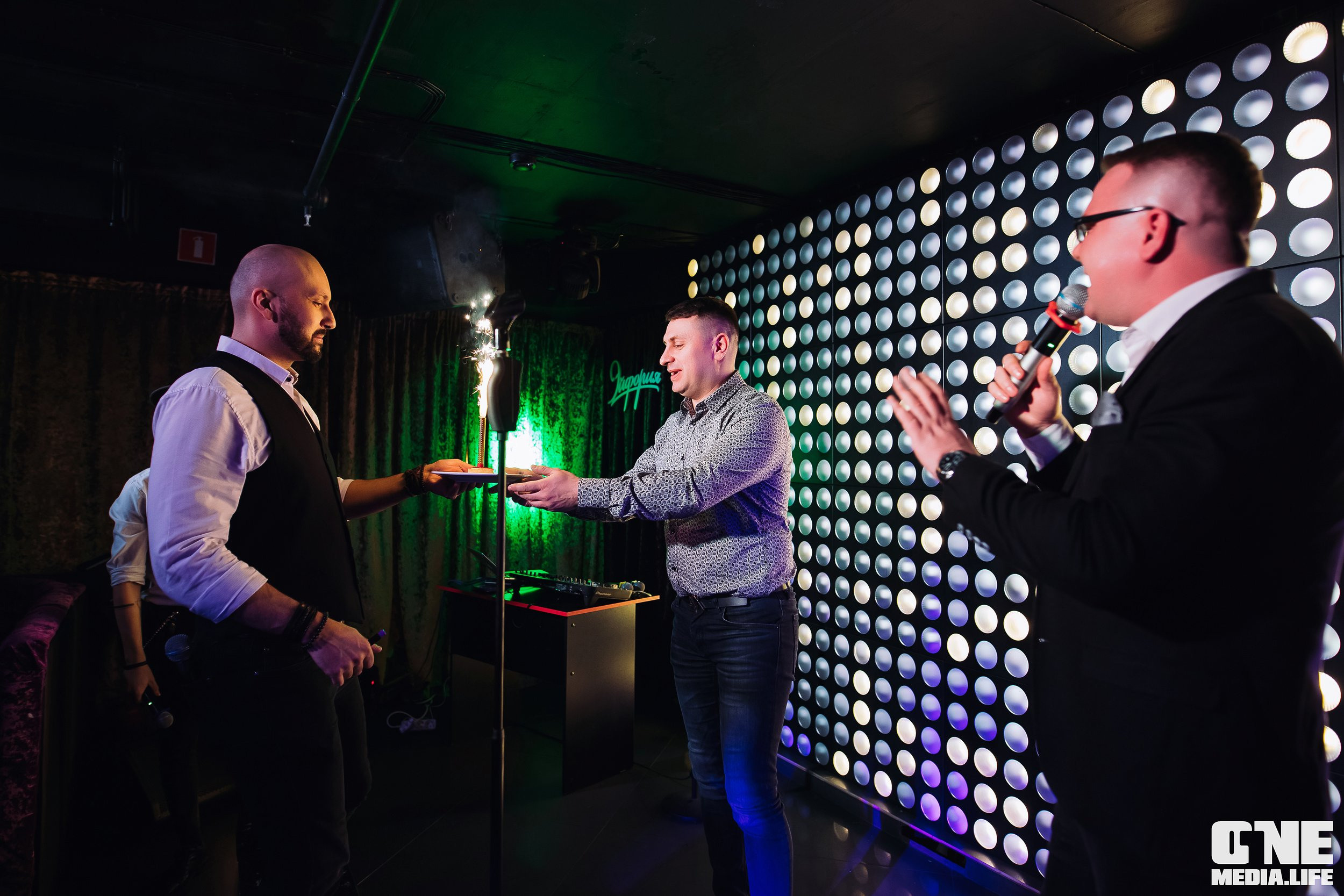Фоторепортаж из караоке-клуба Эйфория. One Media Life: фоторепортажи, фотоотчеты с мероприятий и заведений