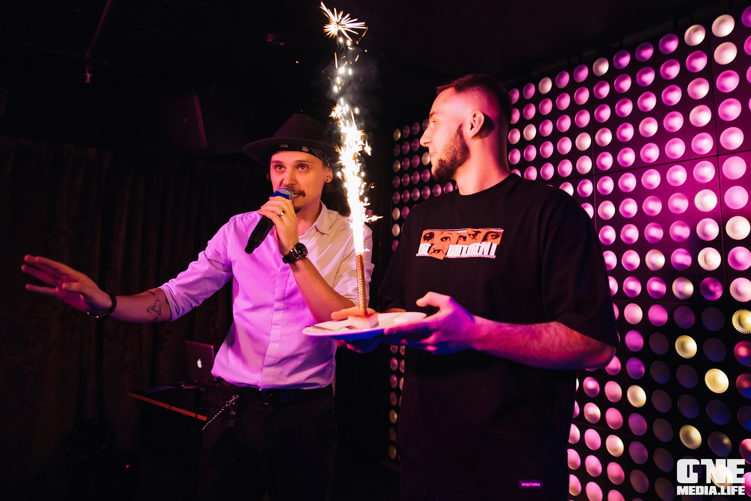 Фоторепортаж из караоке-клуба Эйфория. One Media Life: фоторепортажи, фотоотчеты с мероприятий и заведений