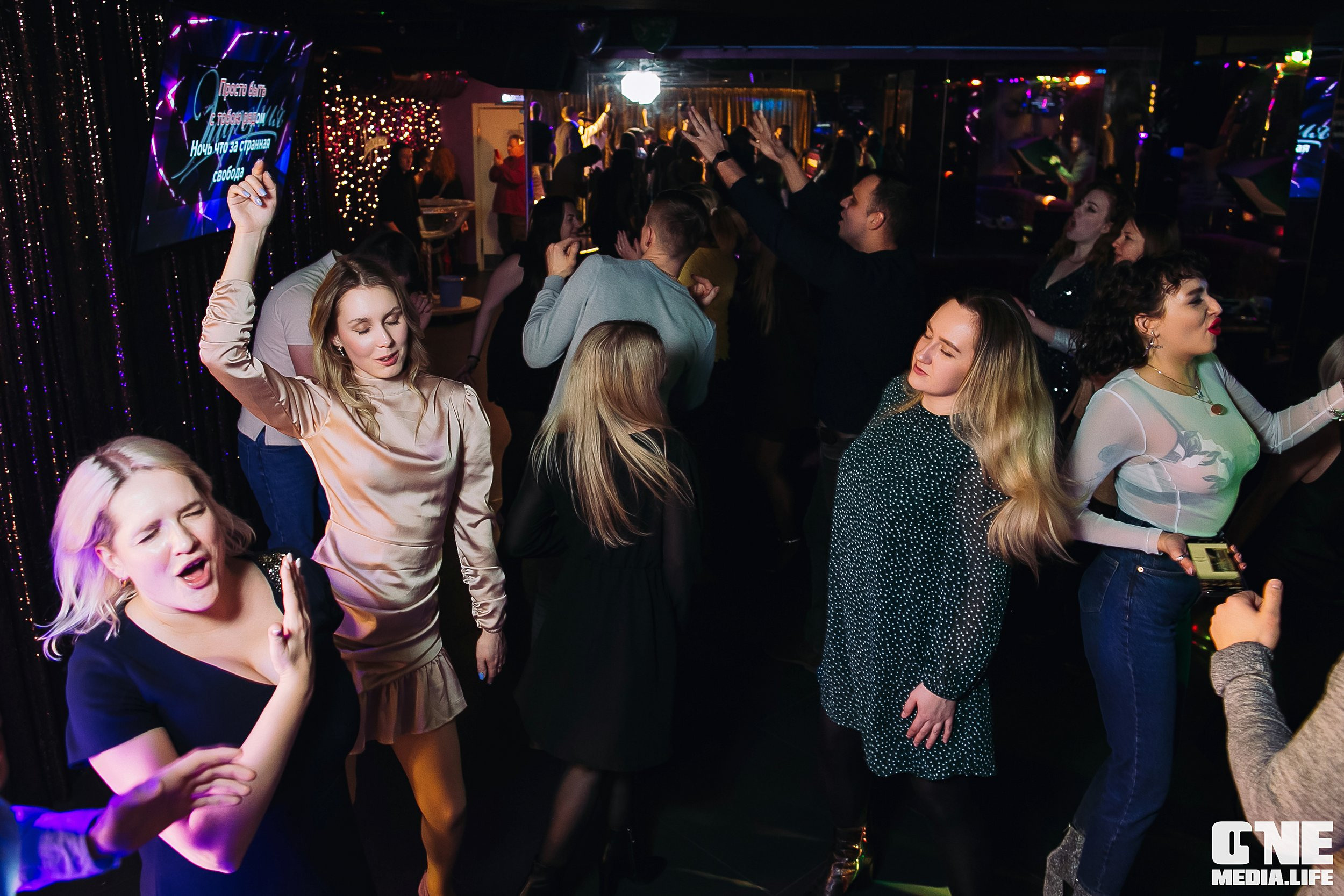Фоторепортаж из караоке-клуба Эйфория. One Media Life: фоторепортажи, фотоотчеты с мероприятий и заведений
