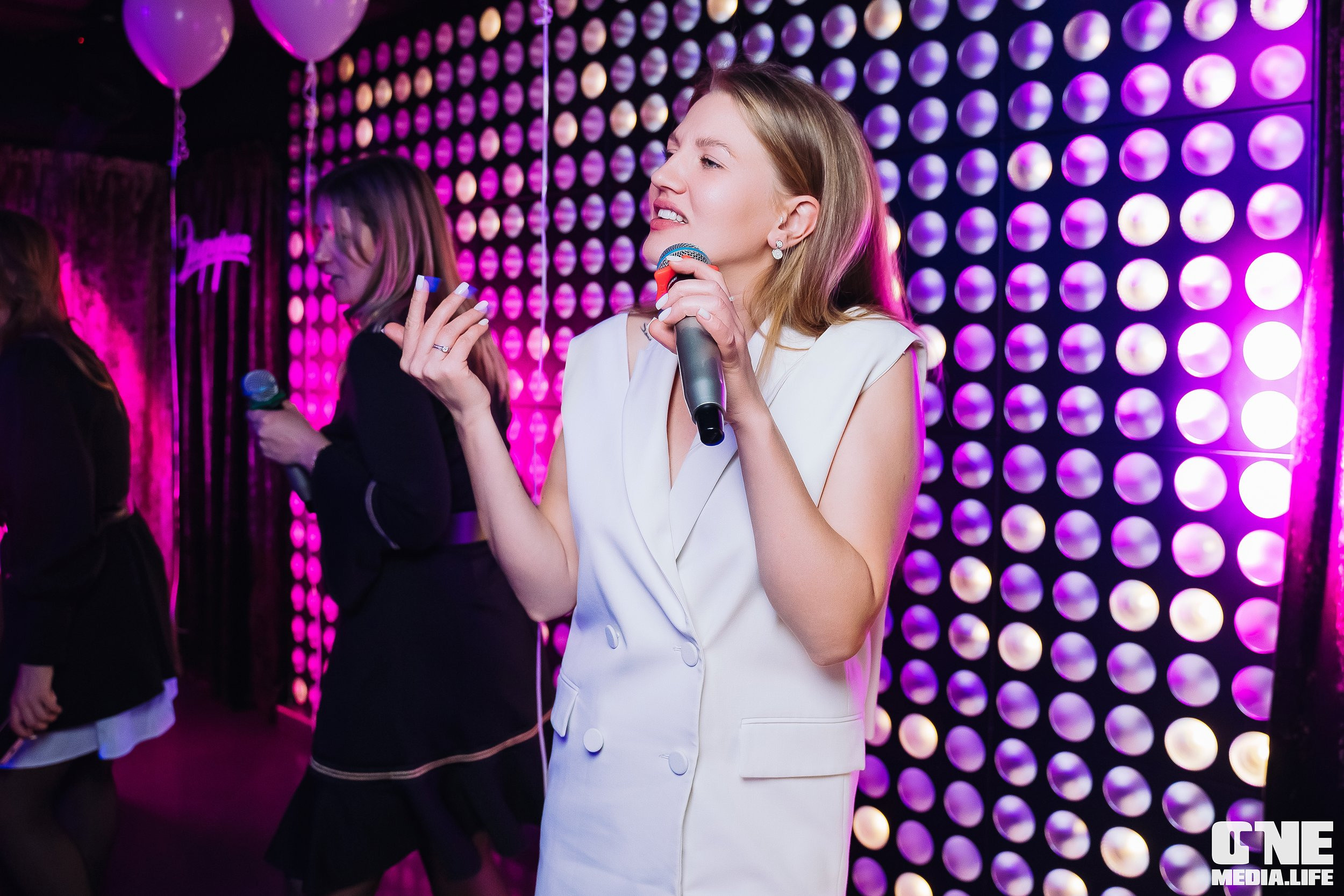Фоторепортаж из караоке-клуба Эйфория. One Media Life: фоторепортажи, фотоотчеты с мероприятий и заведений