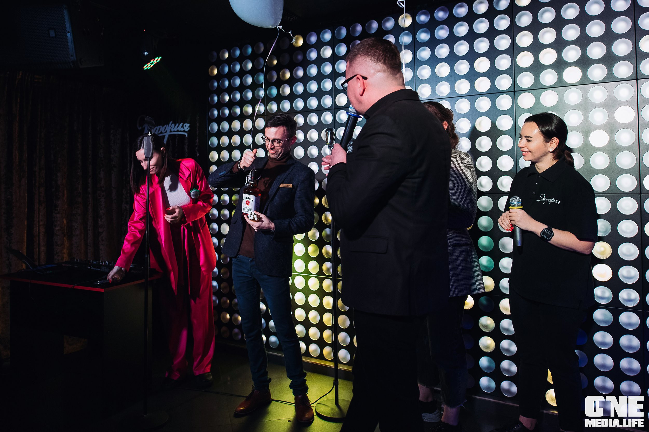 Фоторепортаж из караоке-клуба Эйфория. One Media Life: фоторепортажи, фотоотчеты с мероприятий и заведений