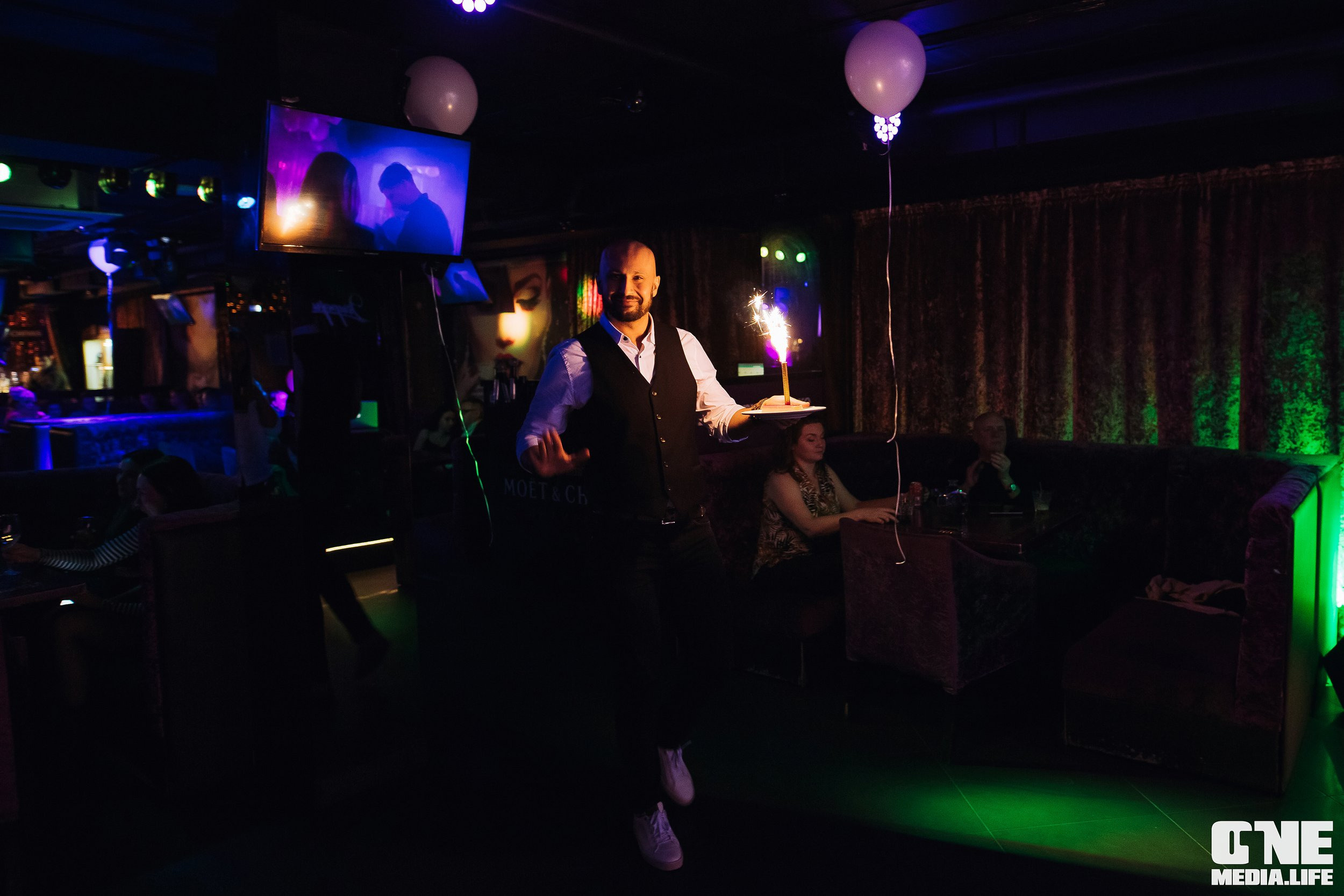 Фоторепортаж из караоке-клуба Эйфория. One Media Life: фоторепортажи, фотоотчеты с мероприятий и заведений