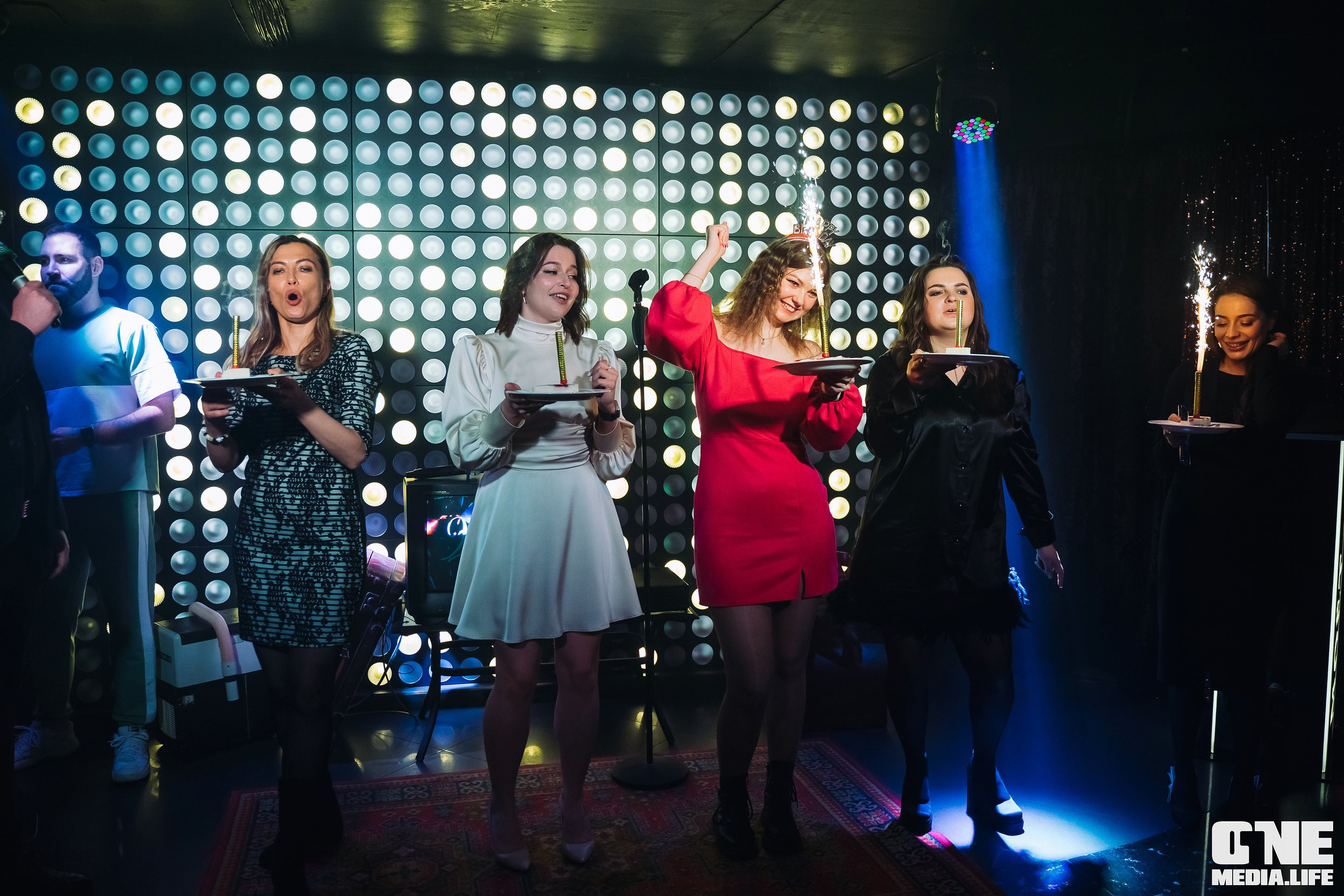 Фоторепортаж из караоке-клуба Эйфория. One Media Life: фоторепортажи, фотоотчеты с мероприятий и заведений